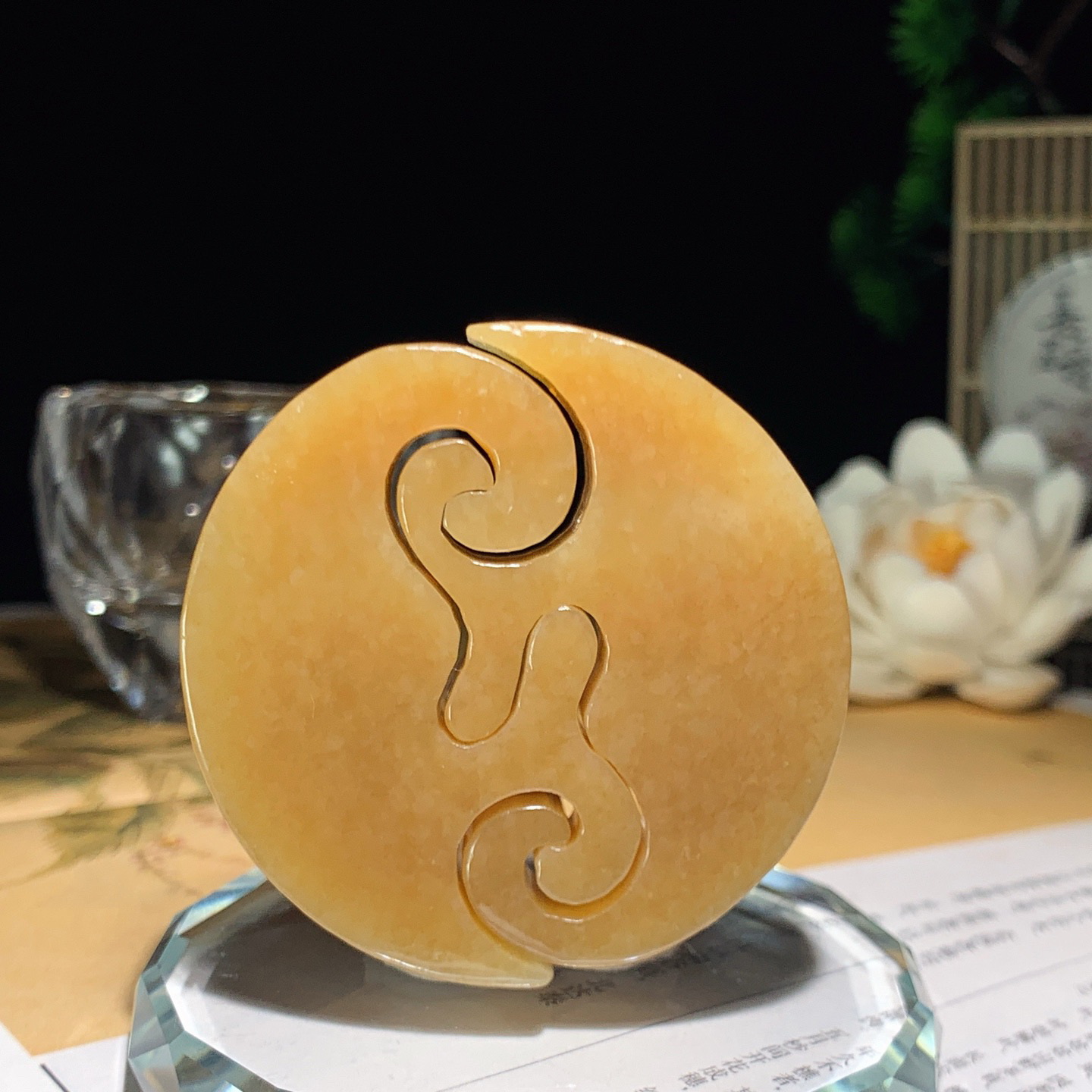 新疆和田玉且末糖仿古龙凤对挂件。尺寸52/11重65克 玉质细腻油润。手推出油。佩戴高端典雅。lt251227