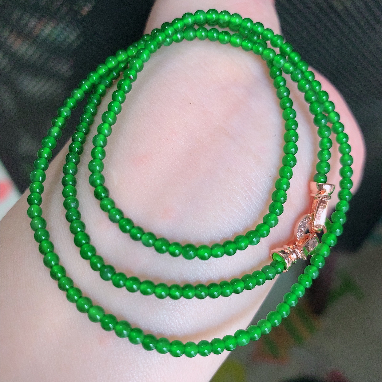 自然光实拍，冰种满绿翡翠圆珠项链，绿色翡翠珠链，种老水足，冰清玉润  颜色漂亮  #001.1取一尺