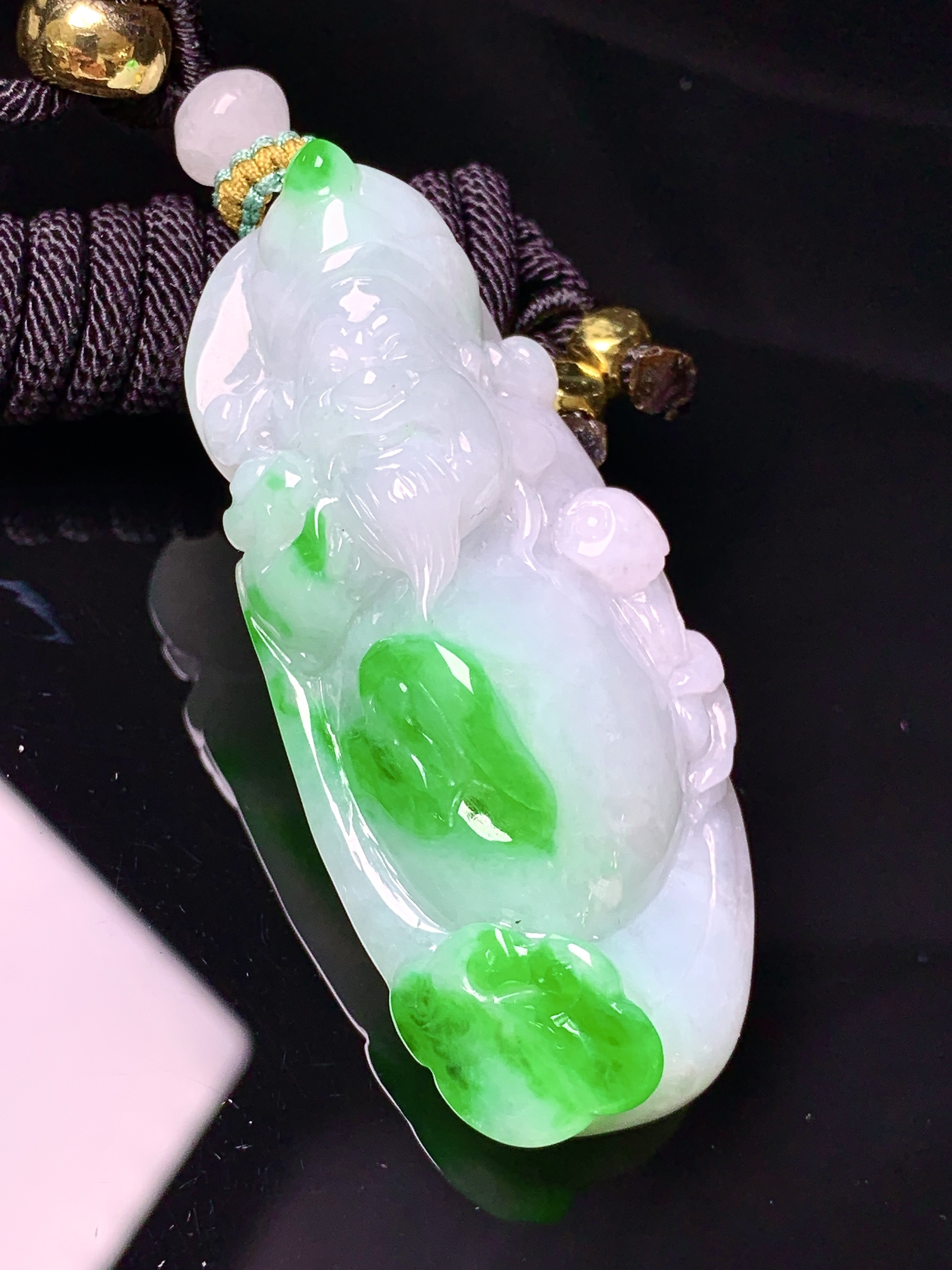 飘绿财神吊坠 玉质细腻 色泽艳丽清新 水润亮眼 整体尺寸56.7*28*17.8w1