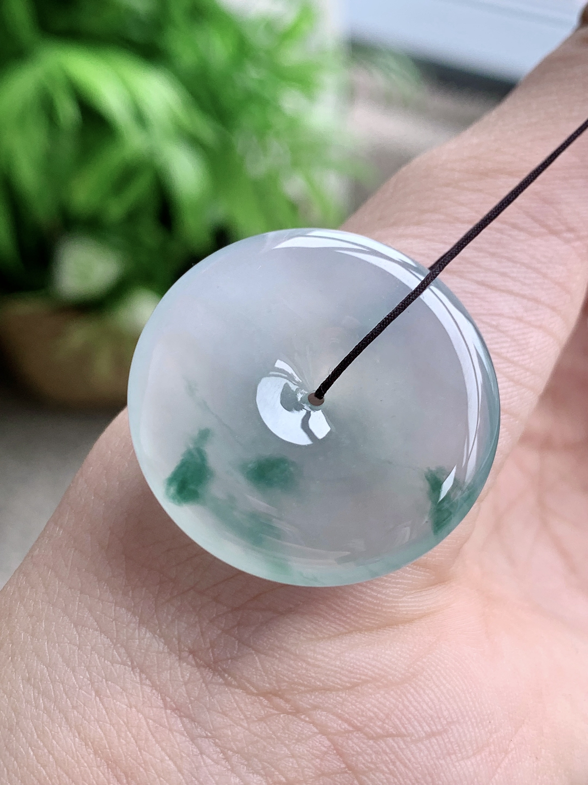 【裸石】高冰飘花平安扣吊坠  
【说明】缅料 性价比高  
【尺寸】29.8-5.6..