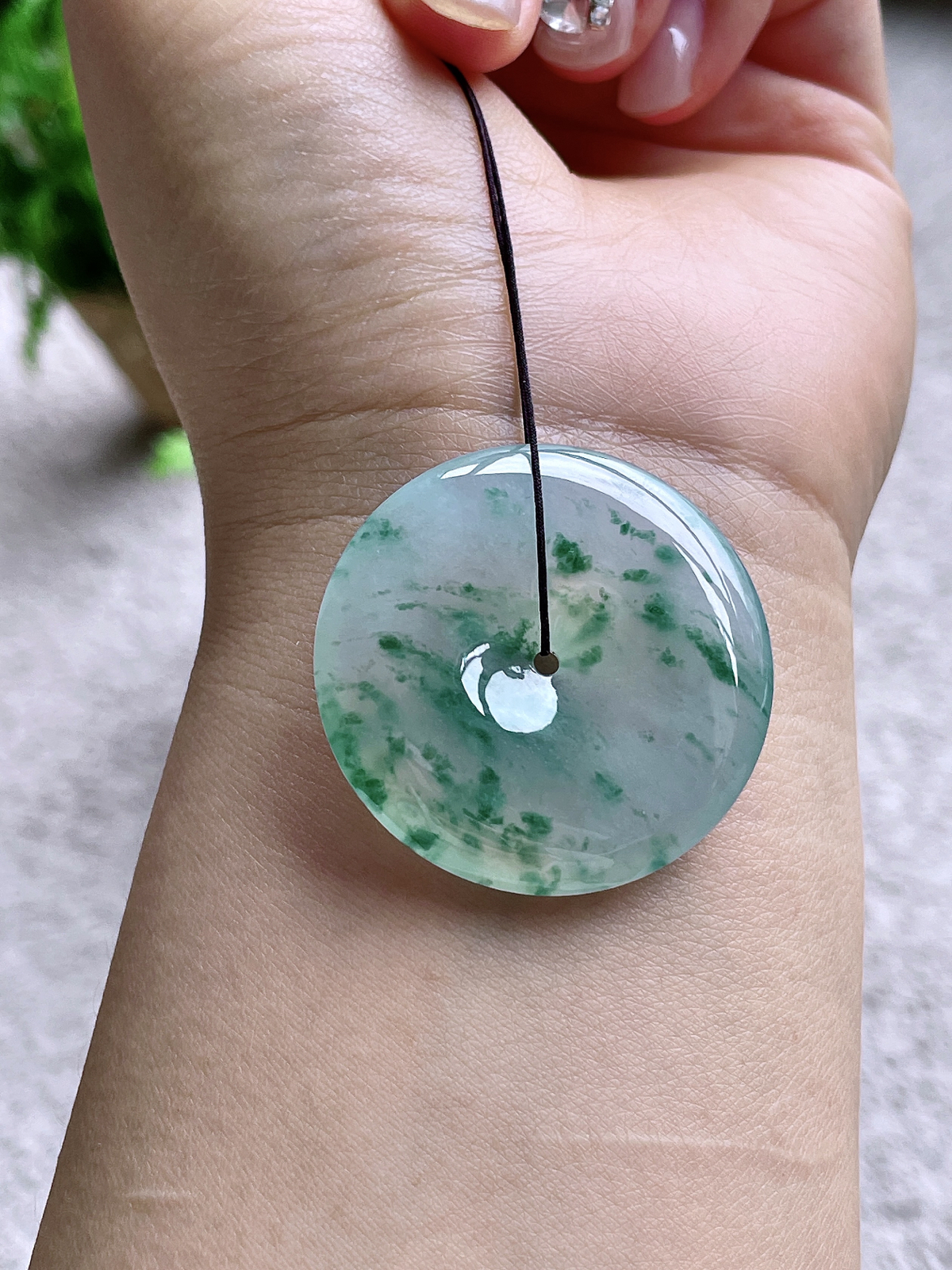 【裸石】高冰飘花平安扣大平安扣吊坠
【说明】缅料 性价比高  
【尺寸】37.8-6.6..