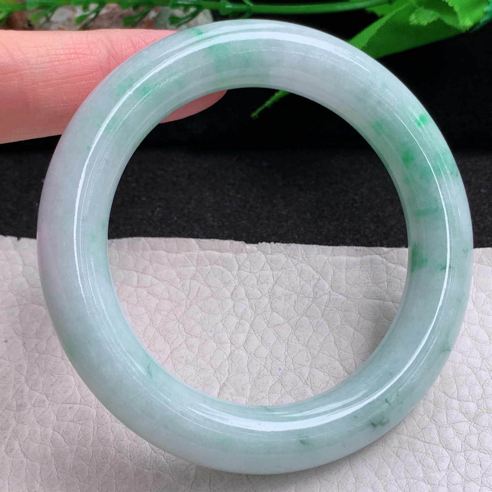 ee实拍53*11.3*11美人镯 缅甸翡翠a货手镯飘花女款圆条玉镯子