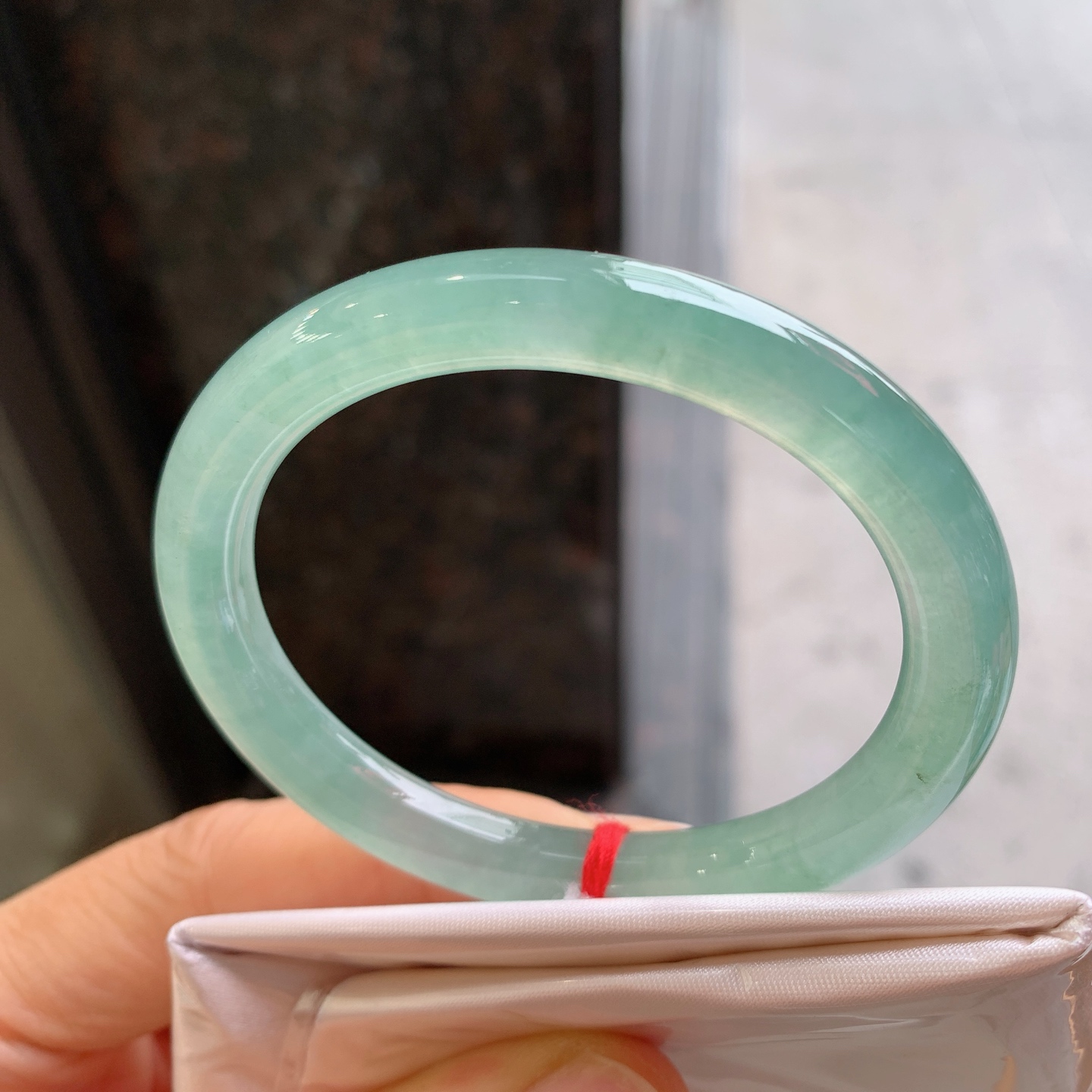 贵妃圆条冰晴，无裂，尺寸：52/46/7.8/7.6，冰润