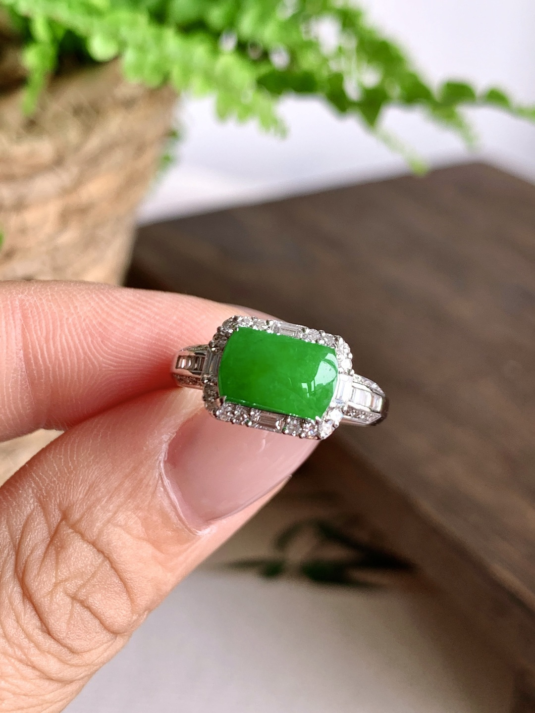 ️冰阳绿马鞍戒指，18k金镶嵌，性比高，12.2-9-8，9.5-6.7-3，14号，3.5克