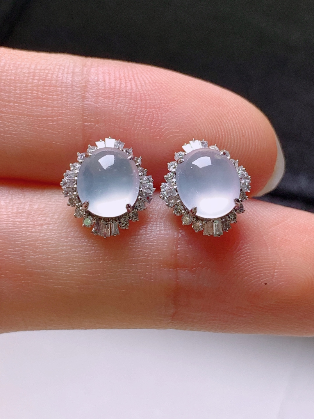 冰种旦面耳钉，无裂，冰透起光，裸石7.4/6.4/2.9