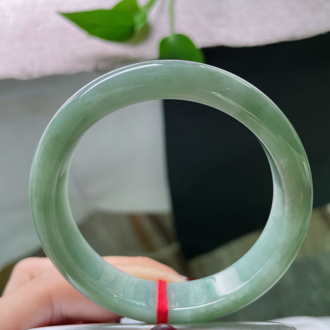 55.5/12.8/7.8，油绿底正圈，油性好，佩戴沉稳内敛，种老，有纹，ss51614a