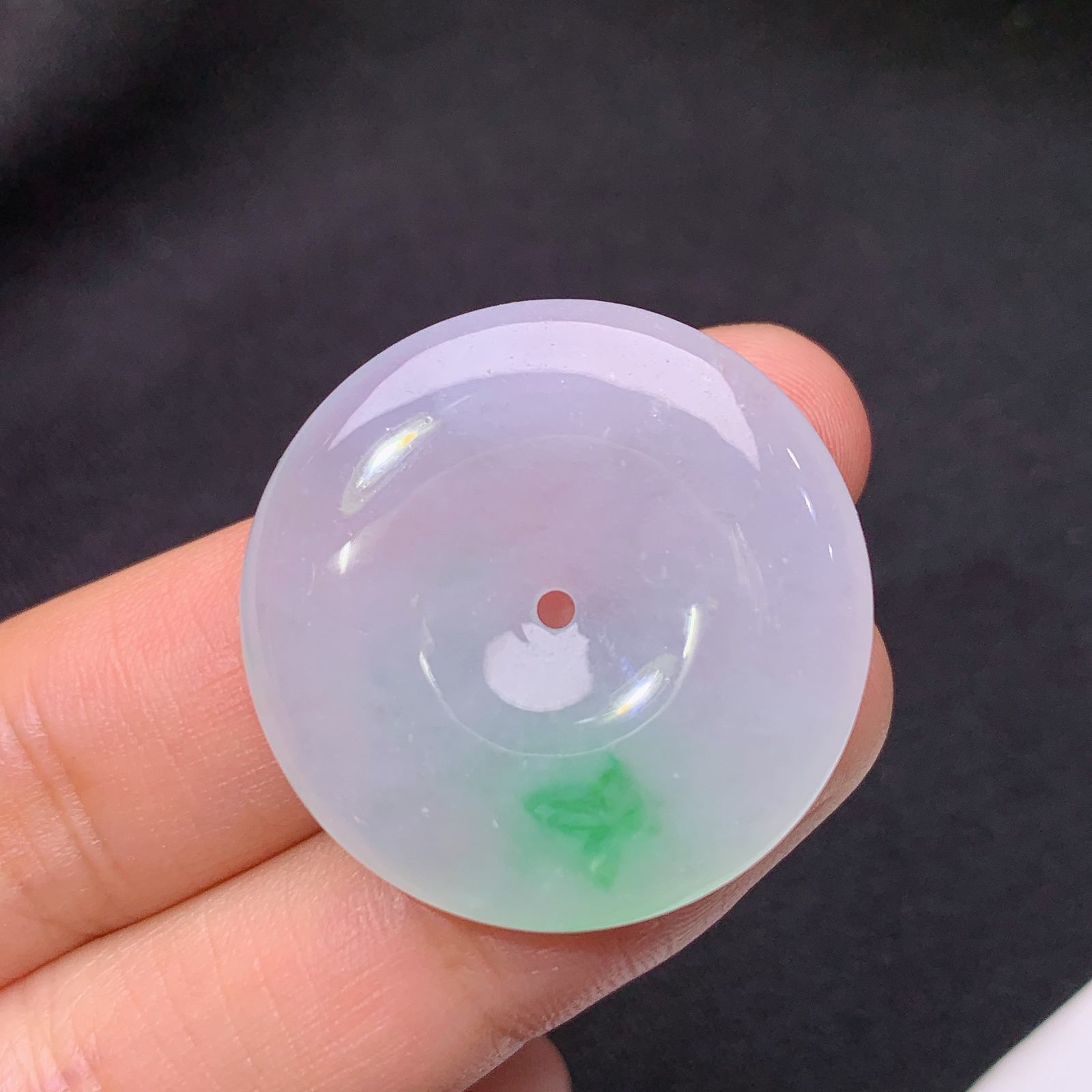 冰飘绿平安扣，冰冰润润，玉质细腻，种水足，Qi 尺寸27.6*4.7