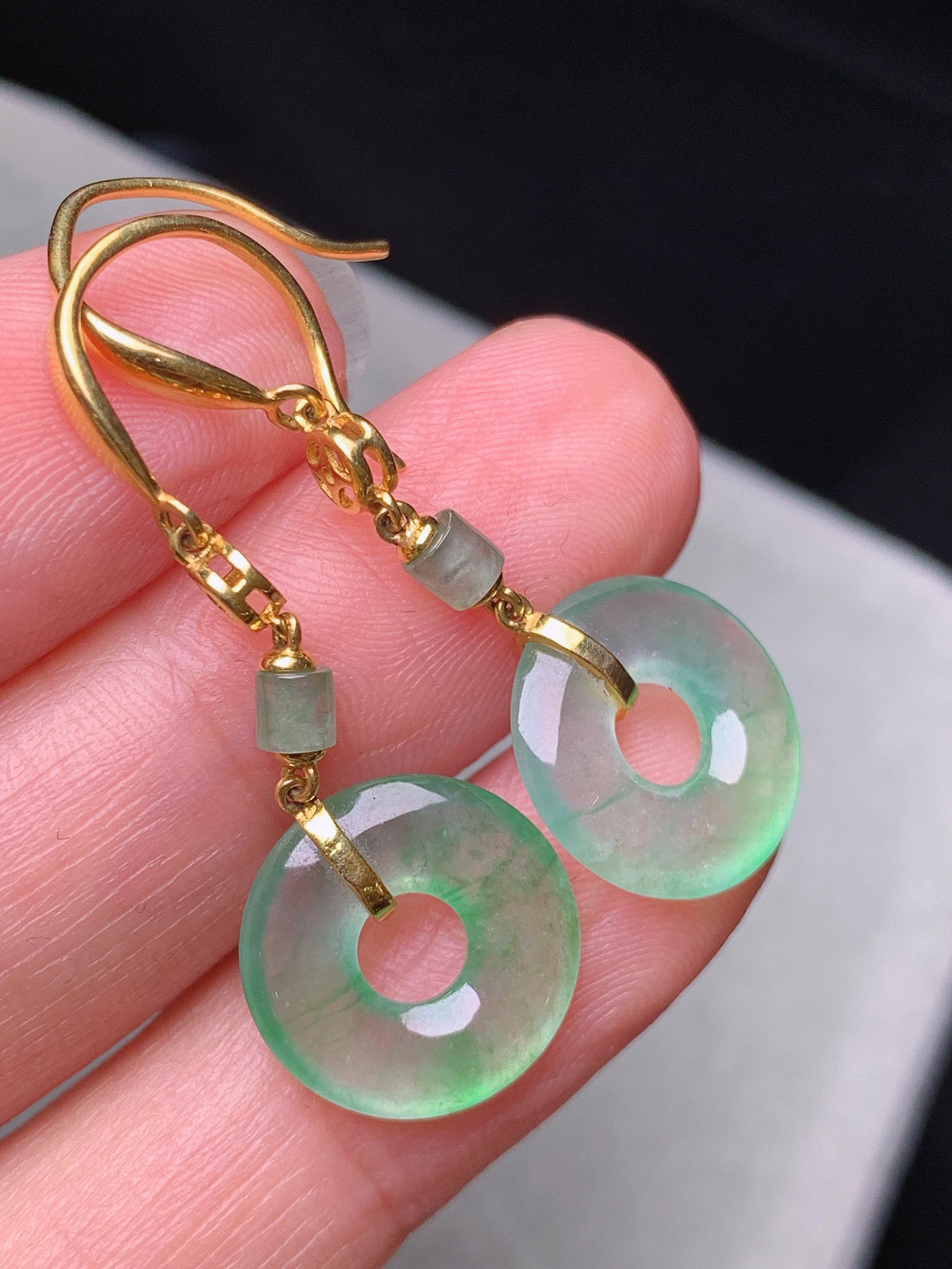 8k金镶嵌冰种平安环耳坠 玉质细腻 色泽艳丽清新 水润亮眼 整体尺寸35.8*12.8*2.5m1