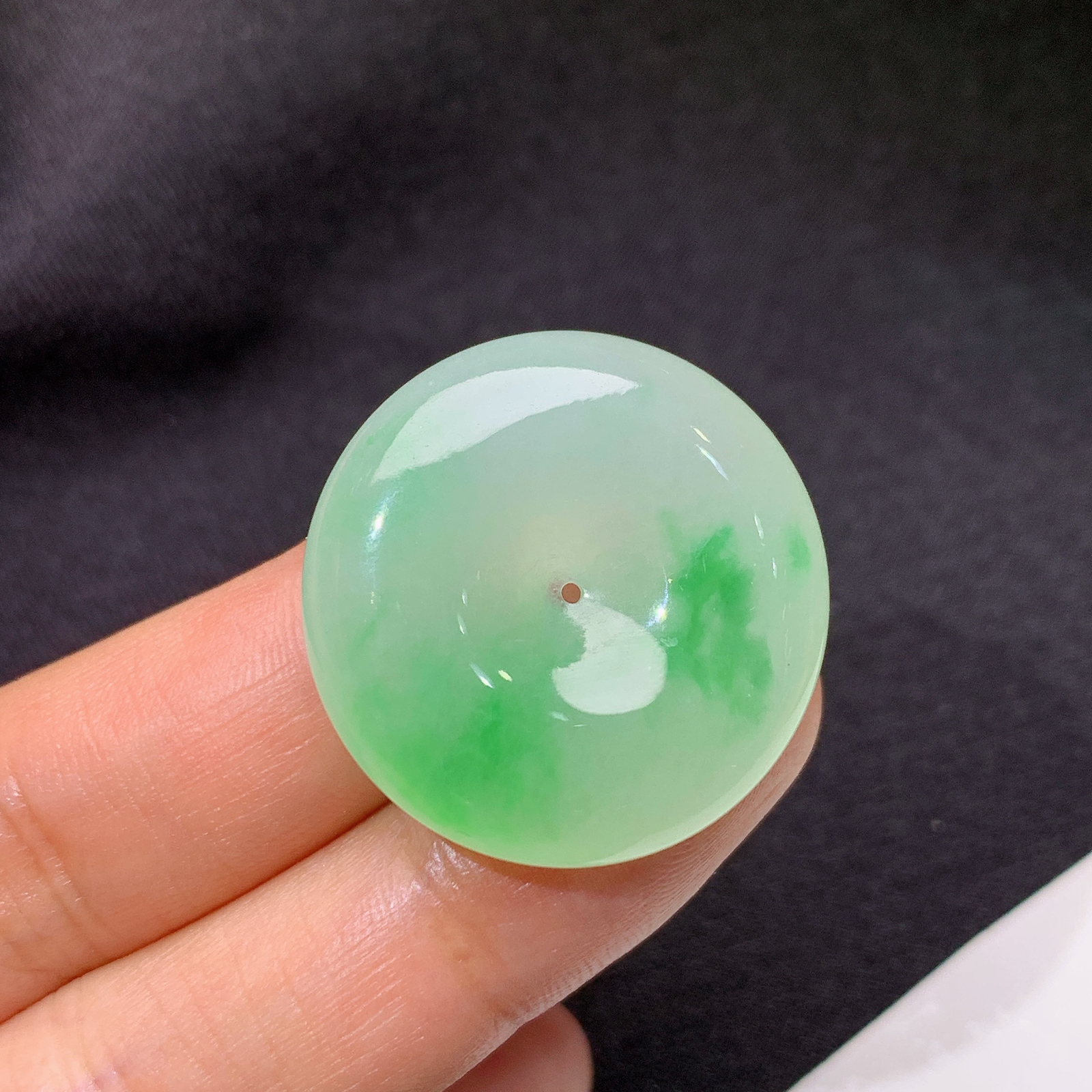 冰飘绿平安扣，冰润色阳，玉质细腻，种水足，Jj 尺寸26.3*7
