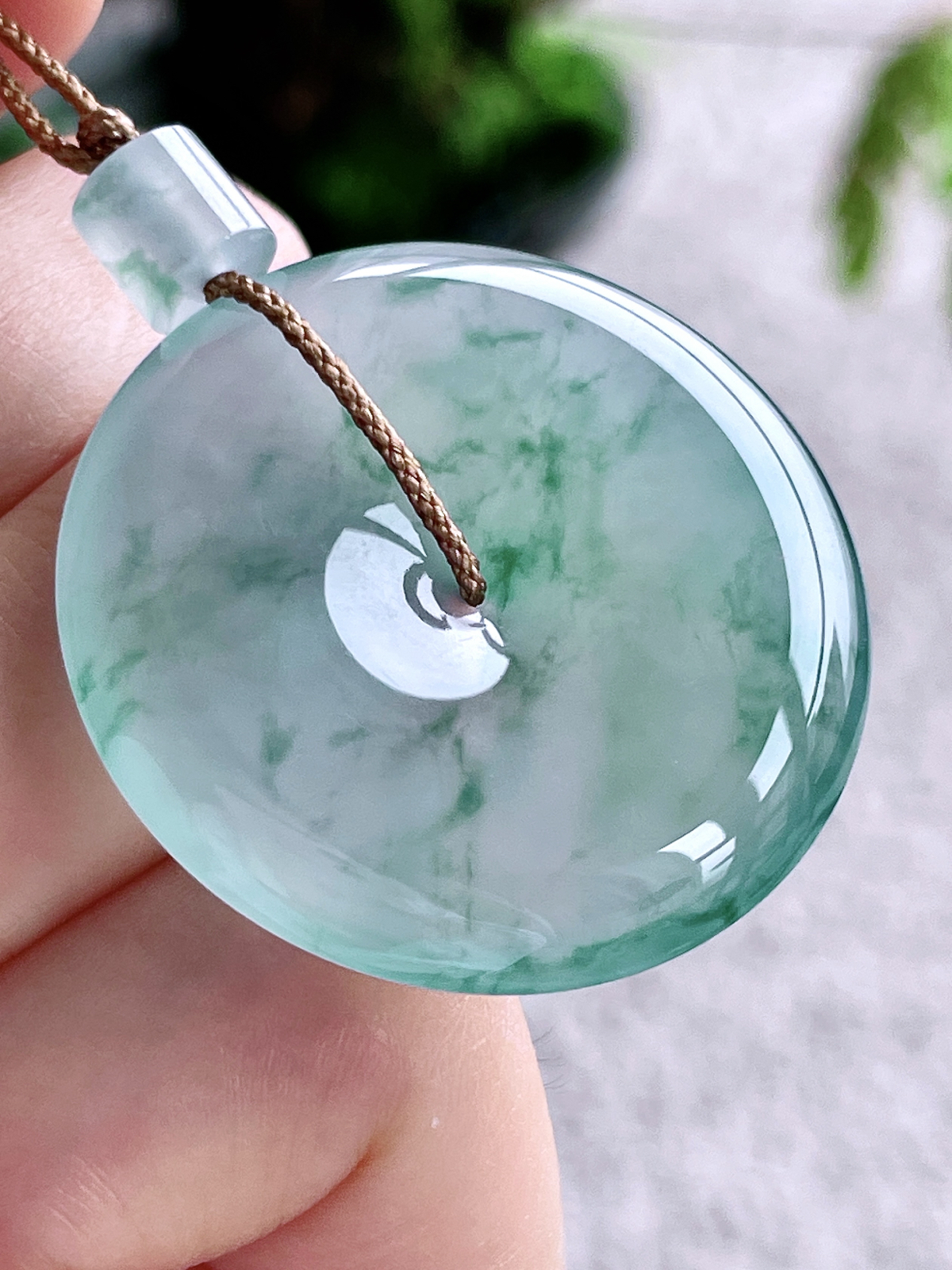 【裸石】高冰飘花平安扣吊坠
【说明】缅料 性价比高 冰润通透
【尺寸】33.8-5.9..