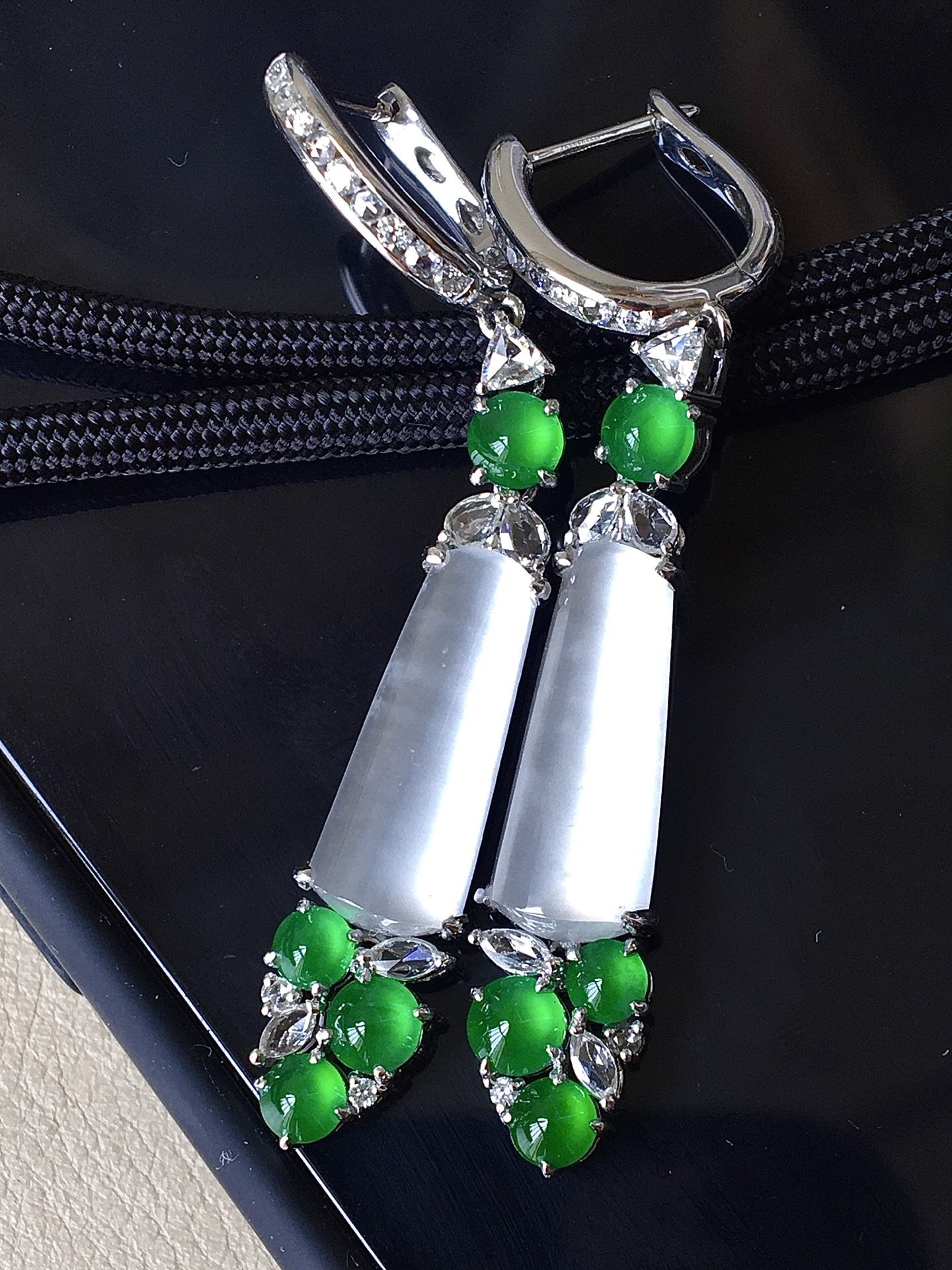 ️，缅料冰种无事牌耳坠，18k金镶嵌，饱满水润，无裂，裸石尺寸15.6/6.5/5，编号0426好数字