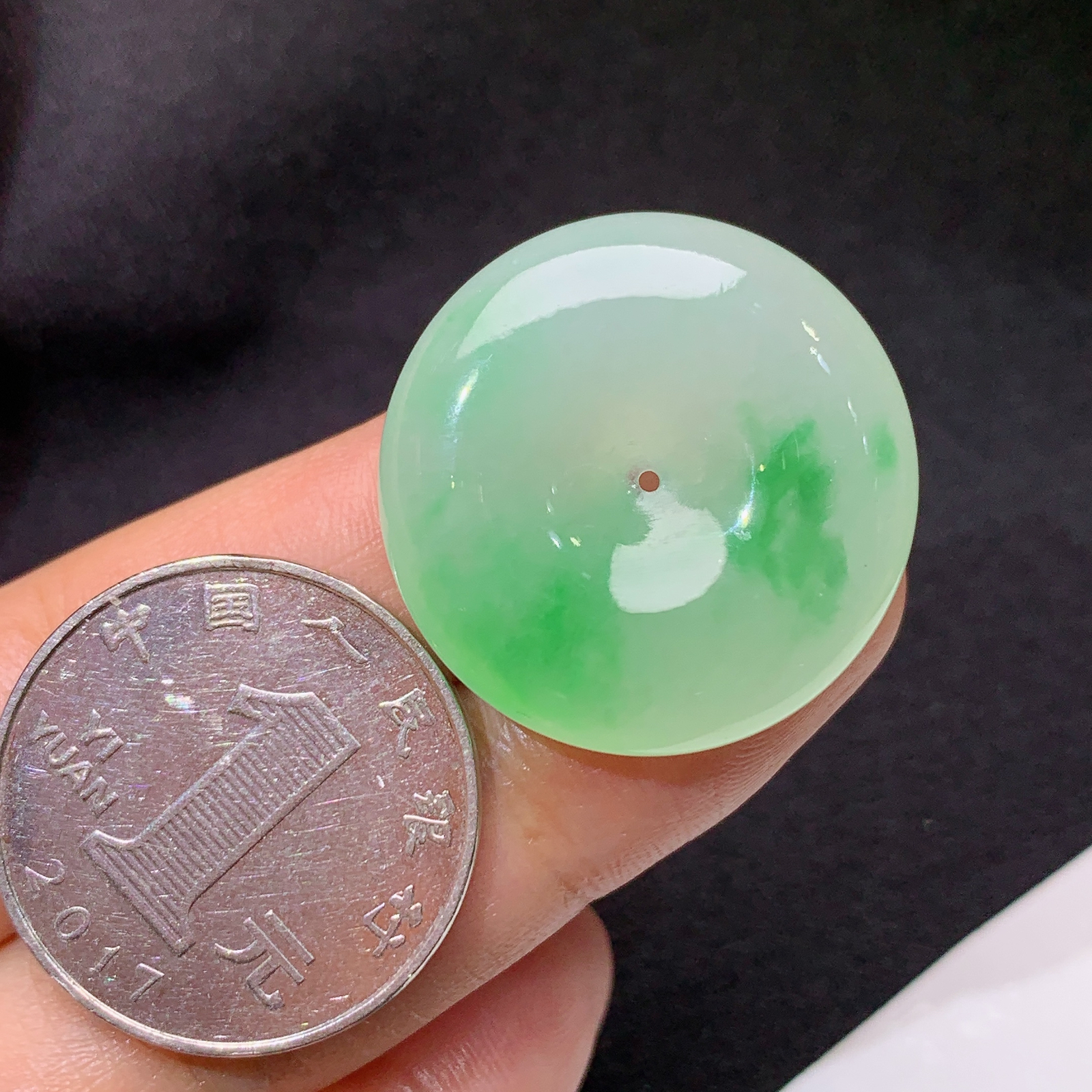 冰飘绿平安扣，冰润色阳，玉质细腻，种水足，Jj 尺寸26.3*7