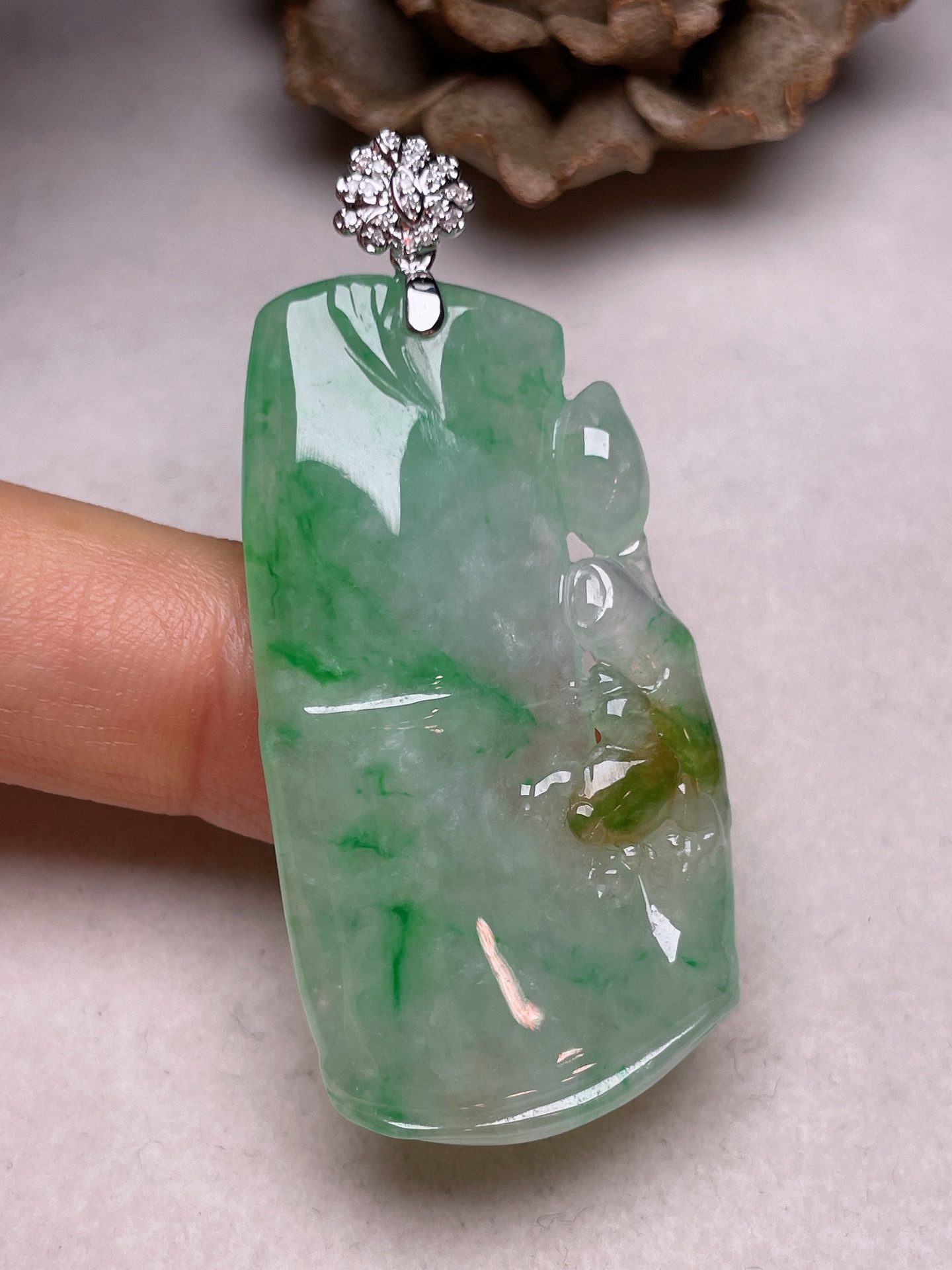 ️ 18k金镶节节高升，冰糯种俏色，无裂，一手货源裸石尺寸43.3/23.5/5.2整体长50