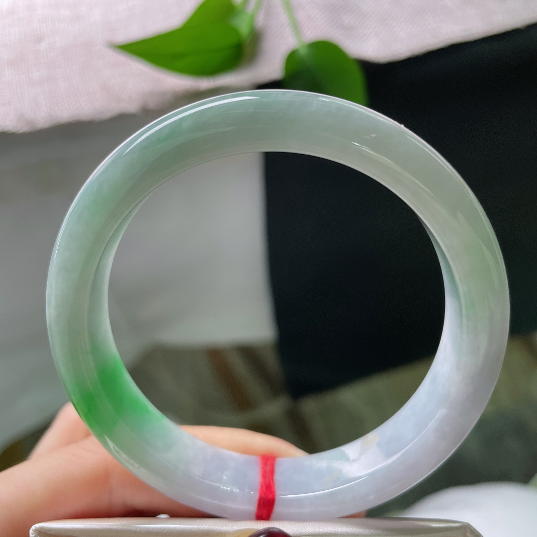 59.4/12.8/8.5飘绿正圈，水润，一抹翠色，婉间的温柔，皮纹，ss51282a