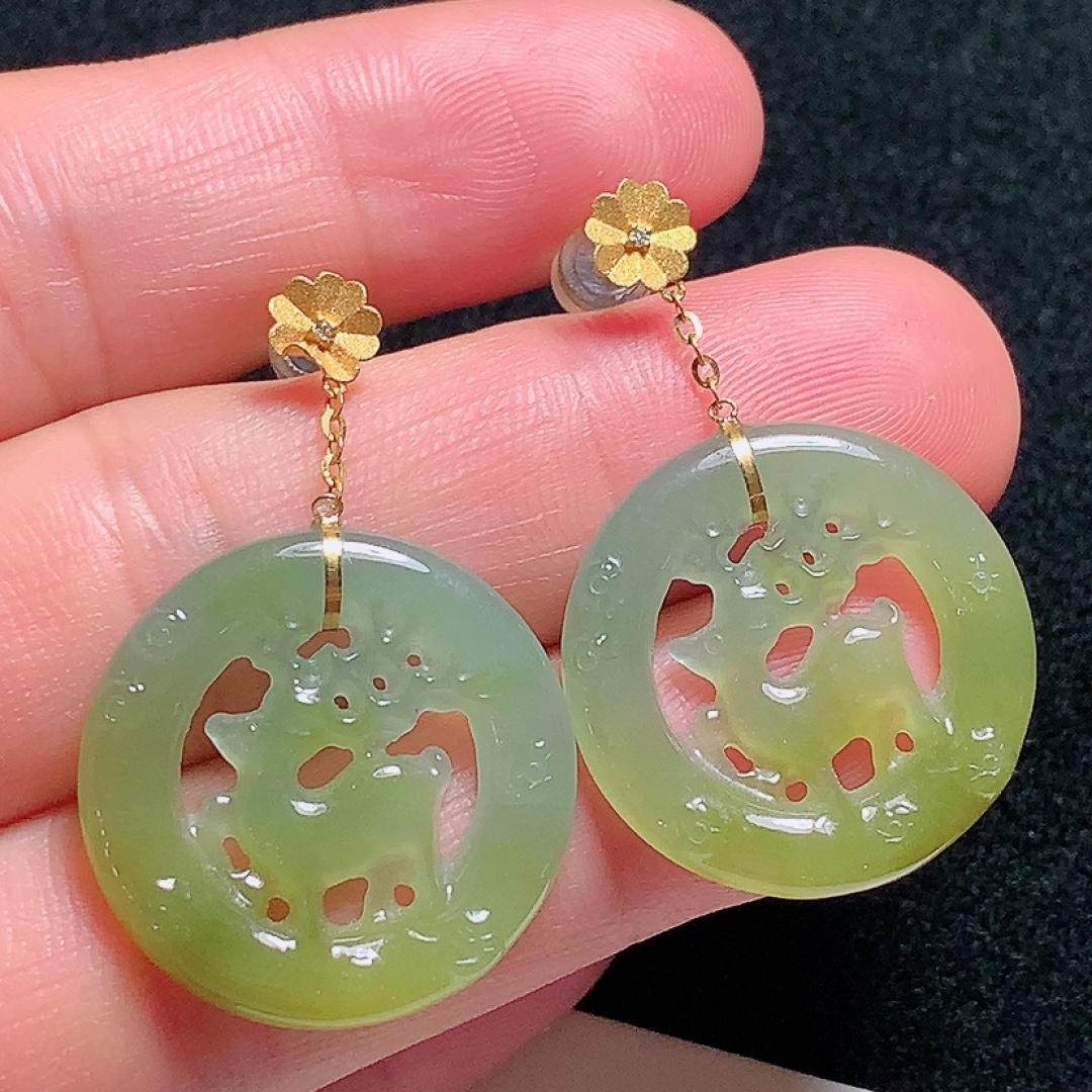 ️18k金镶嵌冰种黄翡一鹿相伴耳坠，种老水头好，又冰又润，饱满无裂：34.5mm裸石：23.2/2