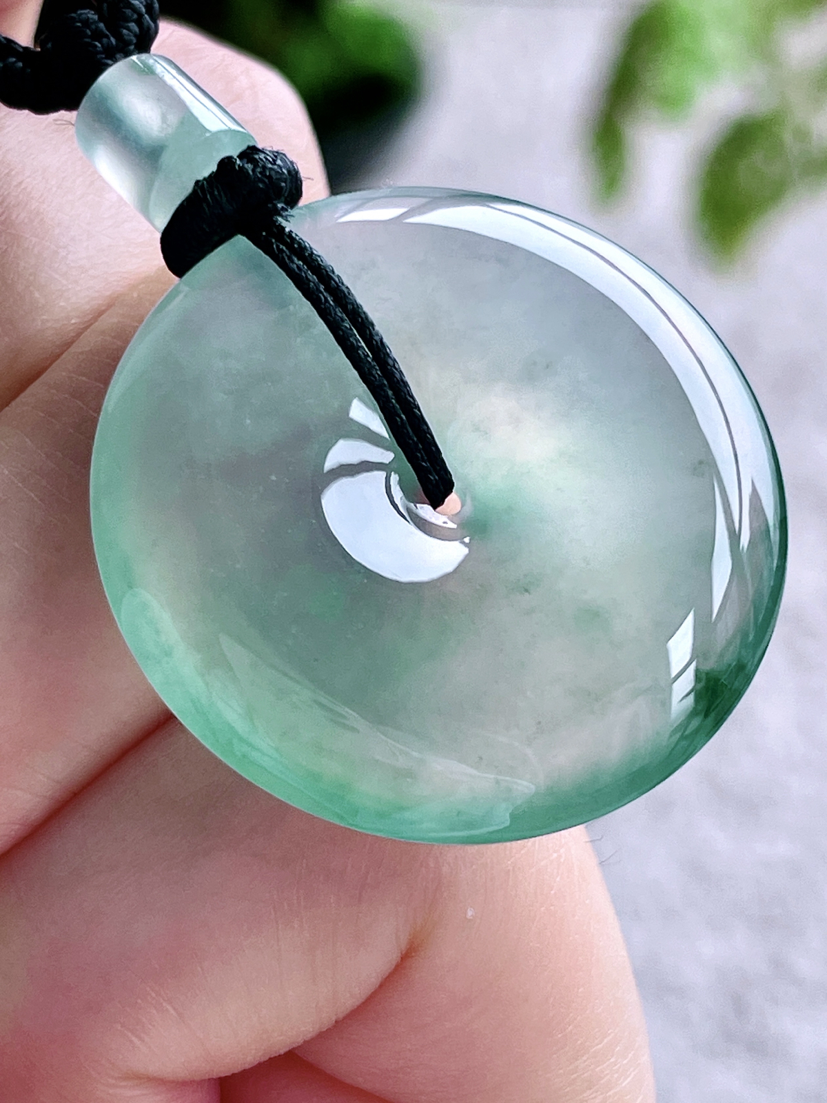 【裸石】高冰飘花平安扣吊坠
【说明】缅料 性价比高 冰润通透
【尺寸】30.3-5.8..