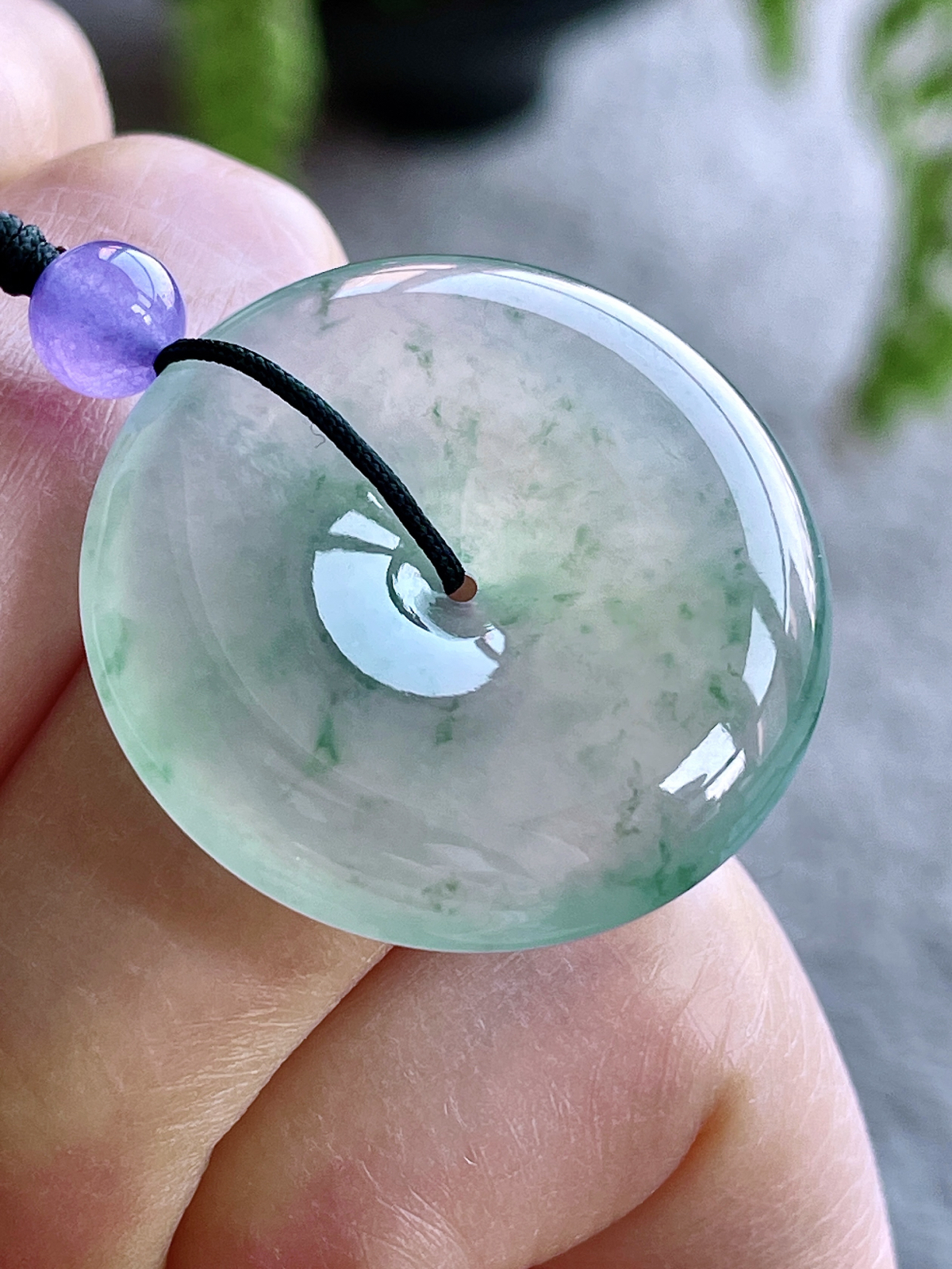 【裸石】高冰飘花平安扣吊坠
【说明】缅料 性价比高  
【尺寸】29.3-6.4..