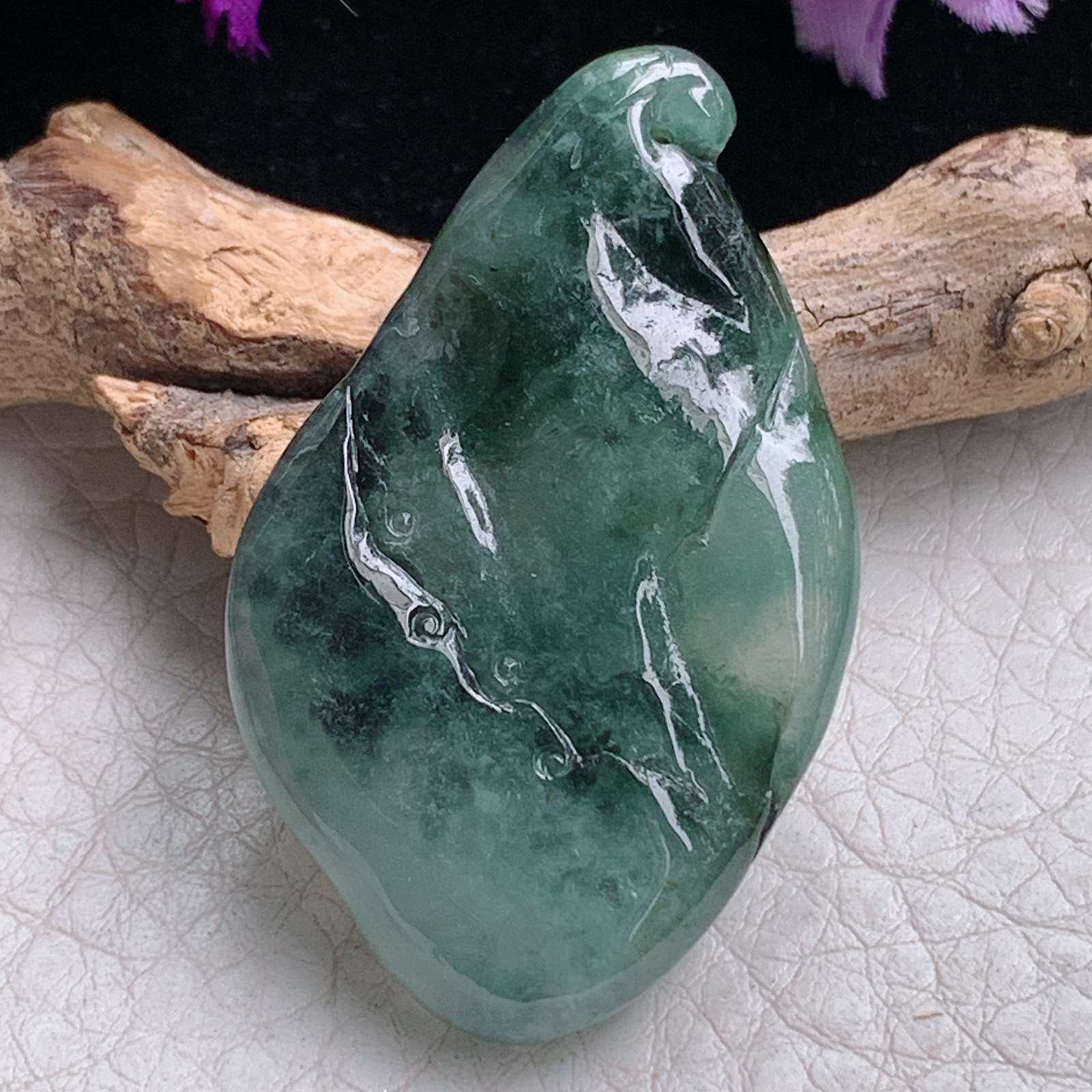 t实拍42.8*25.8*6.8缅甸翡翠A货精雕随形冰飘花上山虎 生肖虎玉吊坠 玉挂件