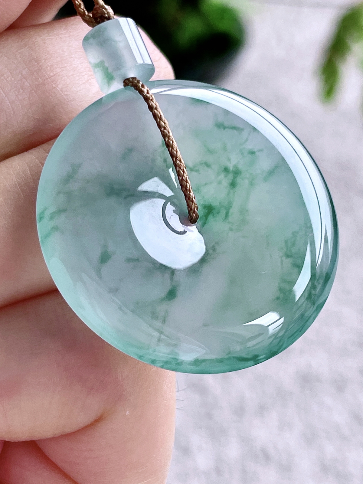 【裸石】高冰飘花平安扣吊坠
【说明】缅料 性价比高 冰润通透
【尺寸】33.8-5.9..