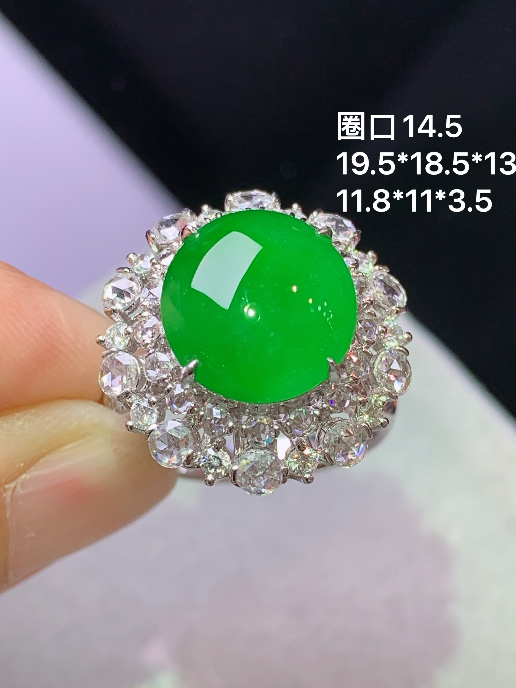 8k金钻镶嵌冰满绿蛋面戒指 玉质细腻 色泽艳丽清新 水润亮眼 圈口14.5 整体尺寸19.5*18.5*13L3
