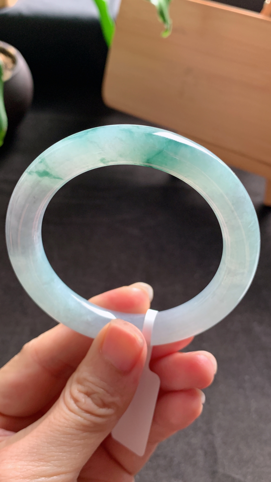 54圈口 天然A货翡翠飘花圆条手镯 种水好