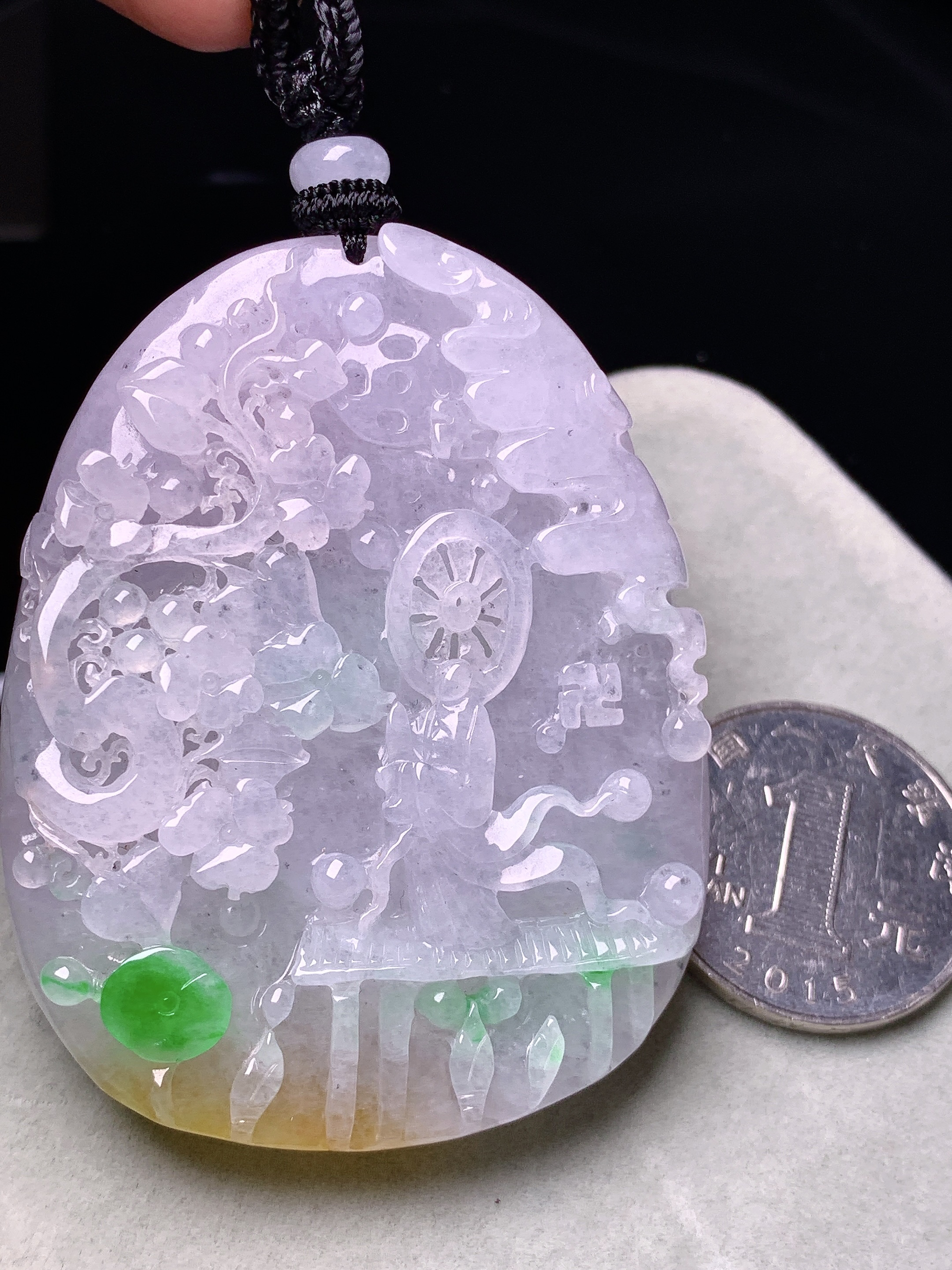 飘绿花开富贵牌吊坠 玉质细腻 色泽艳丽清新 水润亮眼 整体尺寸64*51.3*15.3w1