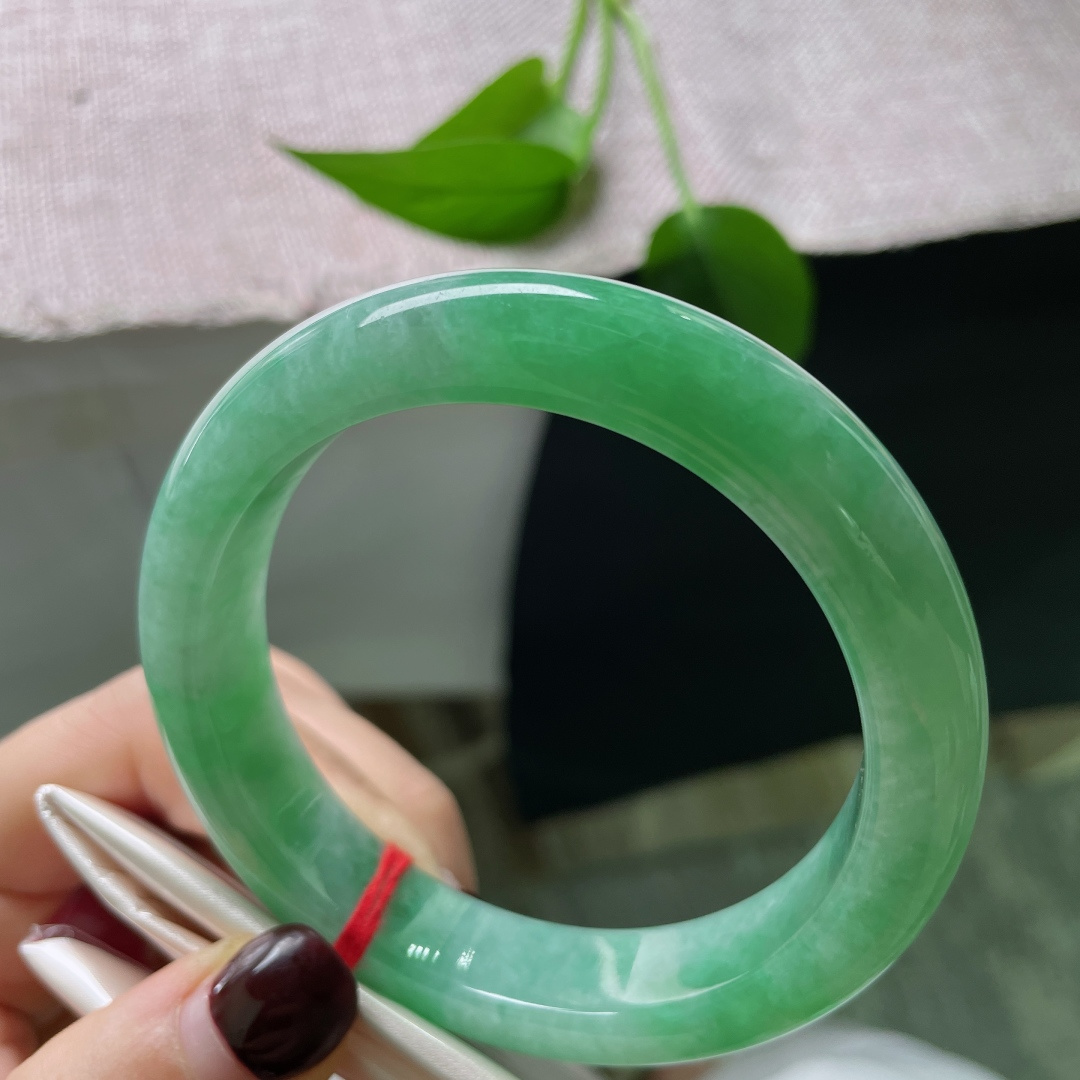 59.5/13/8.8，绿底，水润，细腻，贵气，耐看，甜美，优雅，贵气，耐看，一点棉线，ss51675a