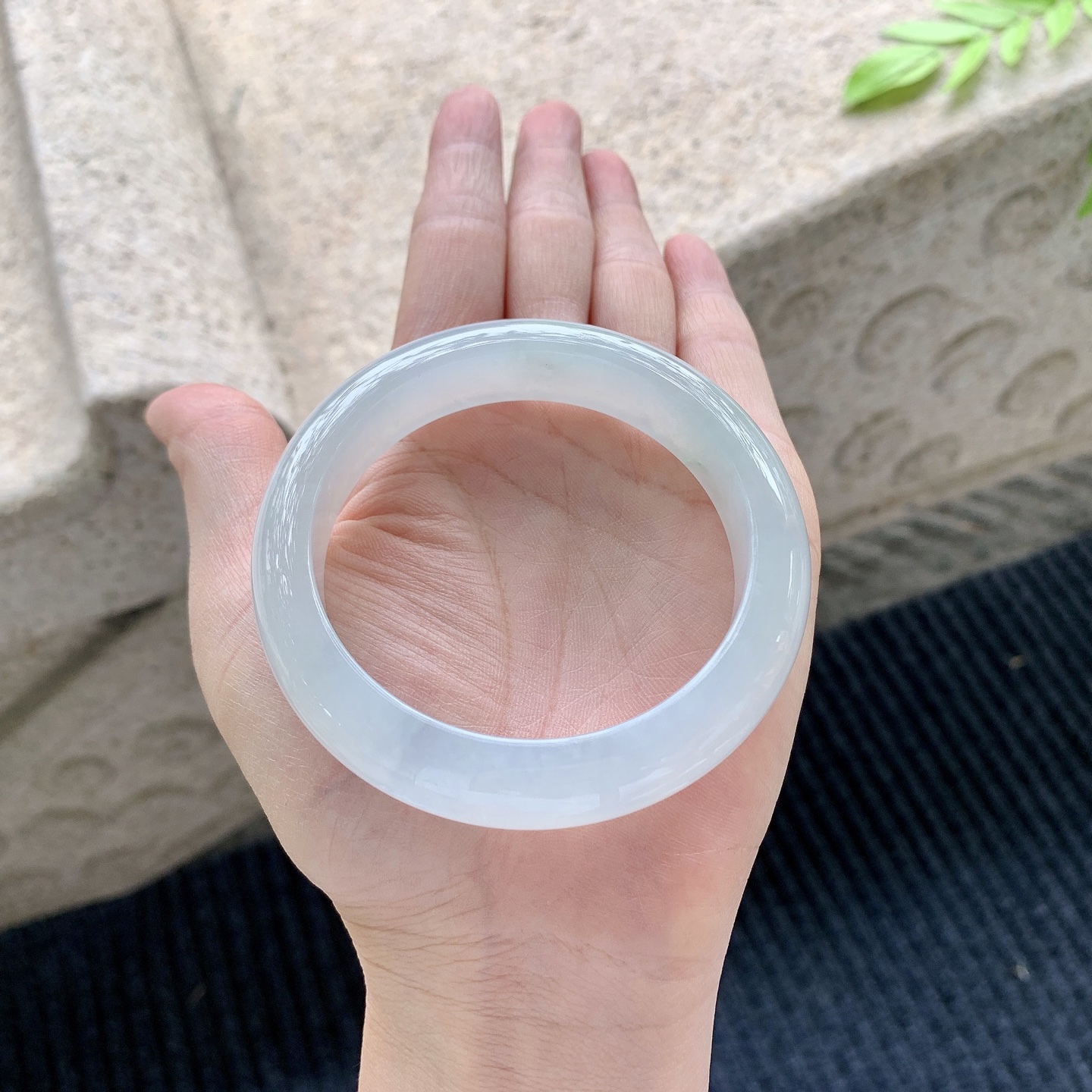 正圈55 56，圈口56.6/13/8.8，编码A1080961，描述：糯冰底色，水润，种老，细腻，