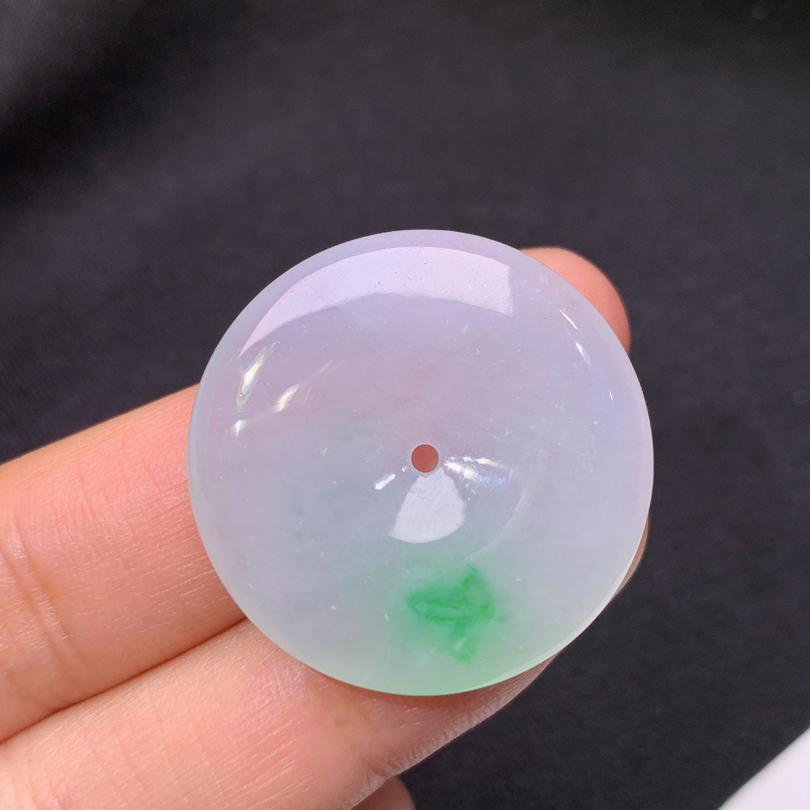 冰飘绿平安扣，冰冰润润，玉质细腻，种水足，Qi 尺寸27.6*4.7