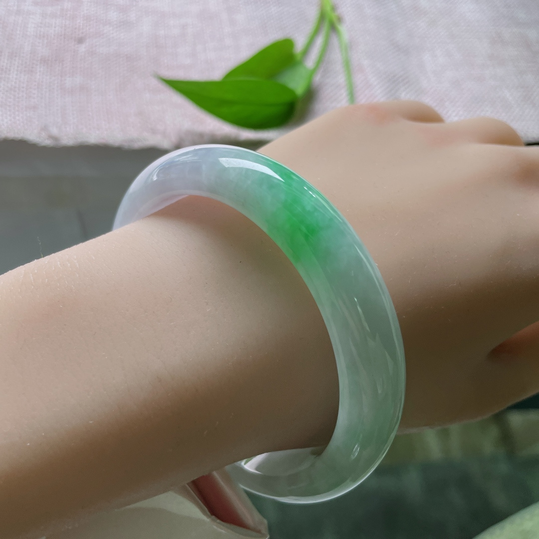 59.4/12.8/8.5飘绿正圈，水润，一抹翠色，婉间的温柔，皮纹，ss51282a