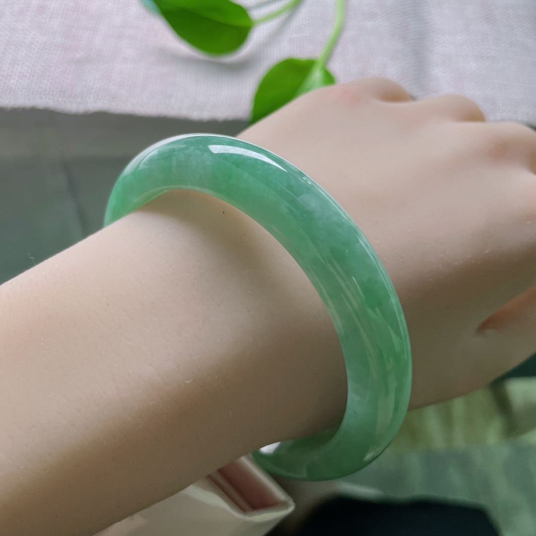 59/11.6/8.2，绿底正圈，水头好，满色青翠，种老，自带氧气感，无裂，ss48762a