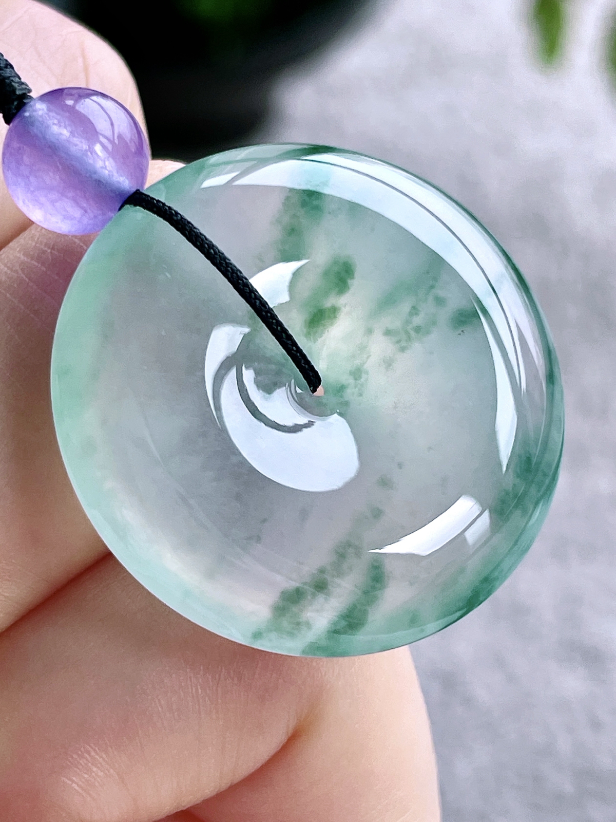 【裸石】高冰飘花平安扣吊坠
【说明】缅料 性价比高  
【尺寸】30-7.2..