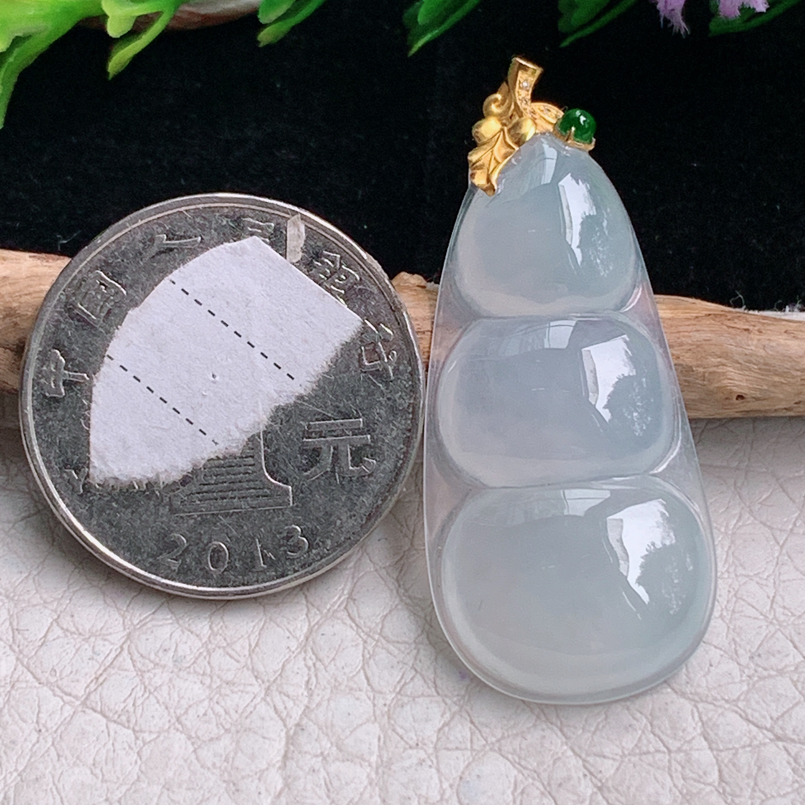 axm实拍40.6*17.3*4.8缅甸翡翠冰纯饱满平安豆 四季豆玉吊坠 玉挂件