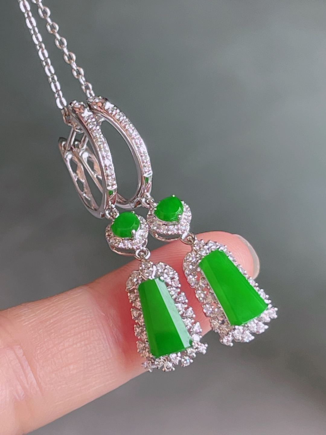 ️ 辣绿耳坠，色绿无比，精致优雅：34/8/5.2，裸石：9/5.4