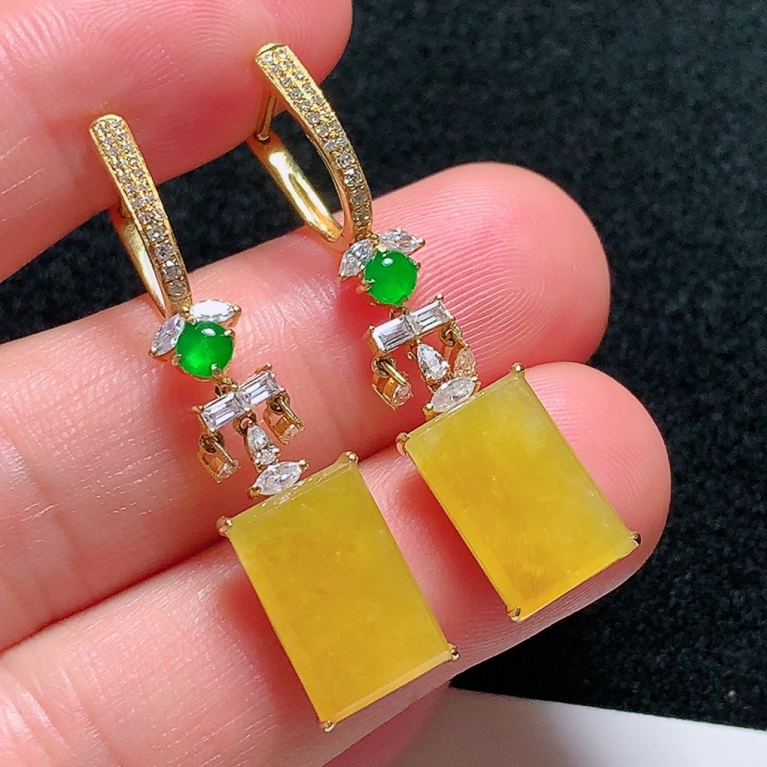 ️18k金镶嵌冰种黄翡无事牌耳坠，种老水头好，又冰又润，饱满无裂：40.2/8.8/4.5mm裸石