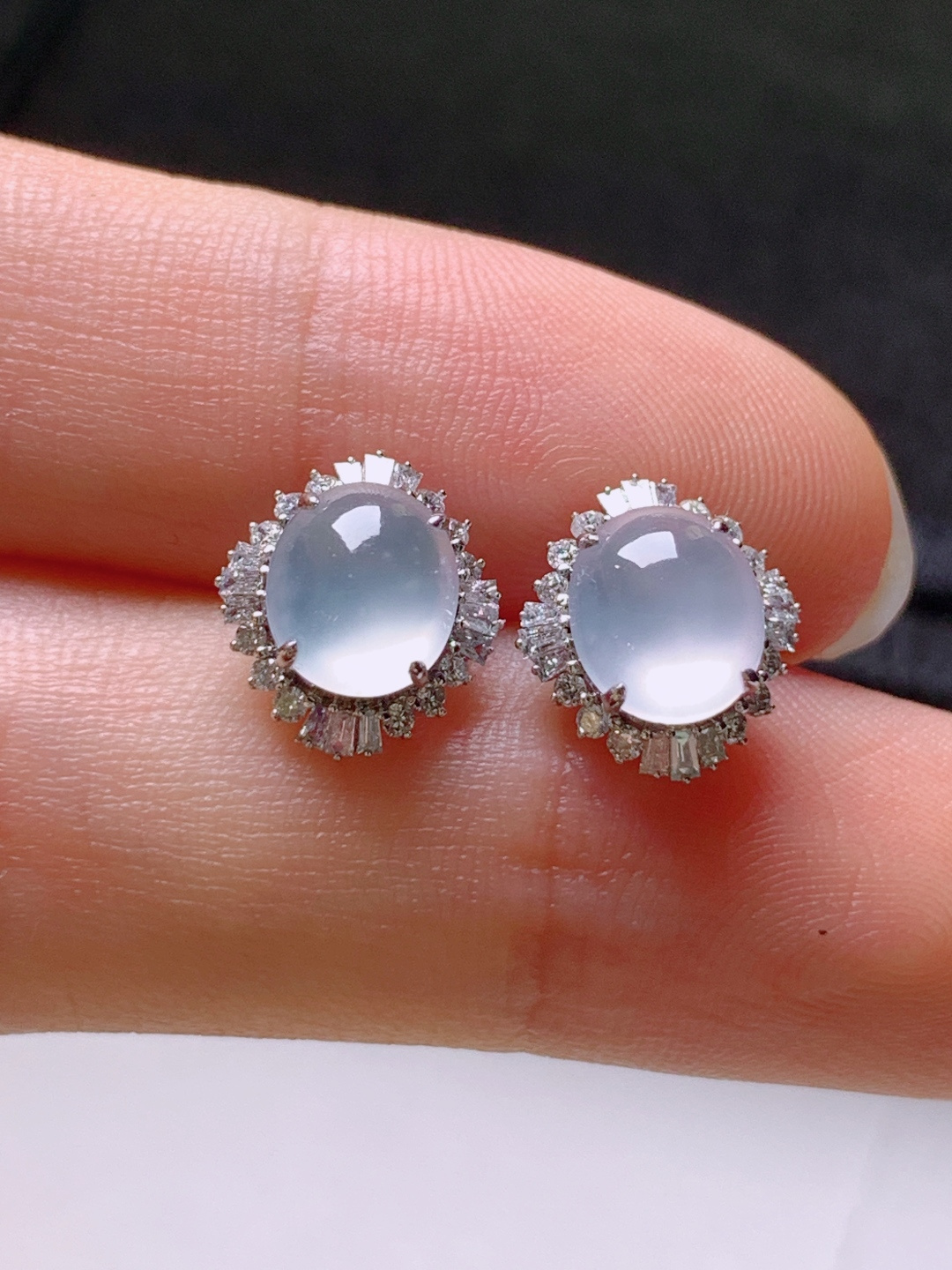 冰种旦面耳钉，无裂，冰透起光，裸石7.4/6.4/2.9