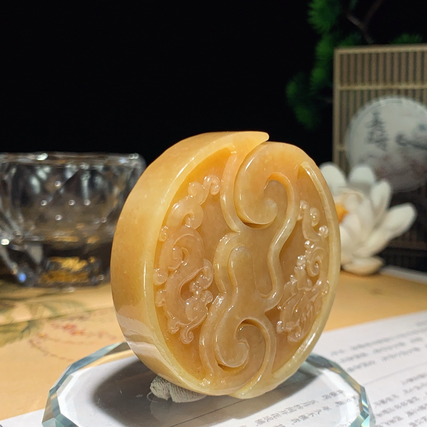 新疆和田玉且末糖仿古龙凤对挂件。尺寸52/11重65克 玉质细腻油润。手推出油。佩戴高端典雅。lt2