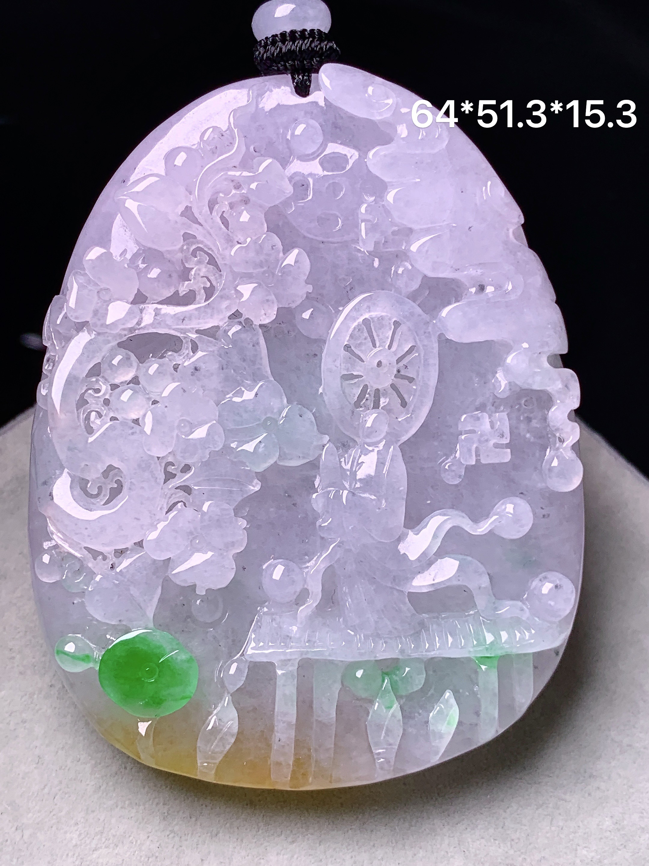 飘绿花开富贵牌吊坠 玉质细腻 色泽艳丽清新 水润亮眼 整体尺寸64*51.3*15.3w1