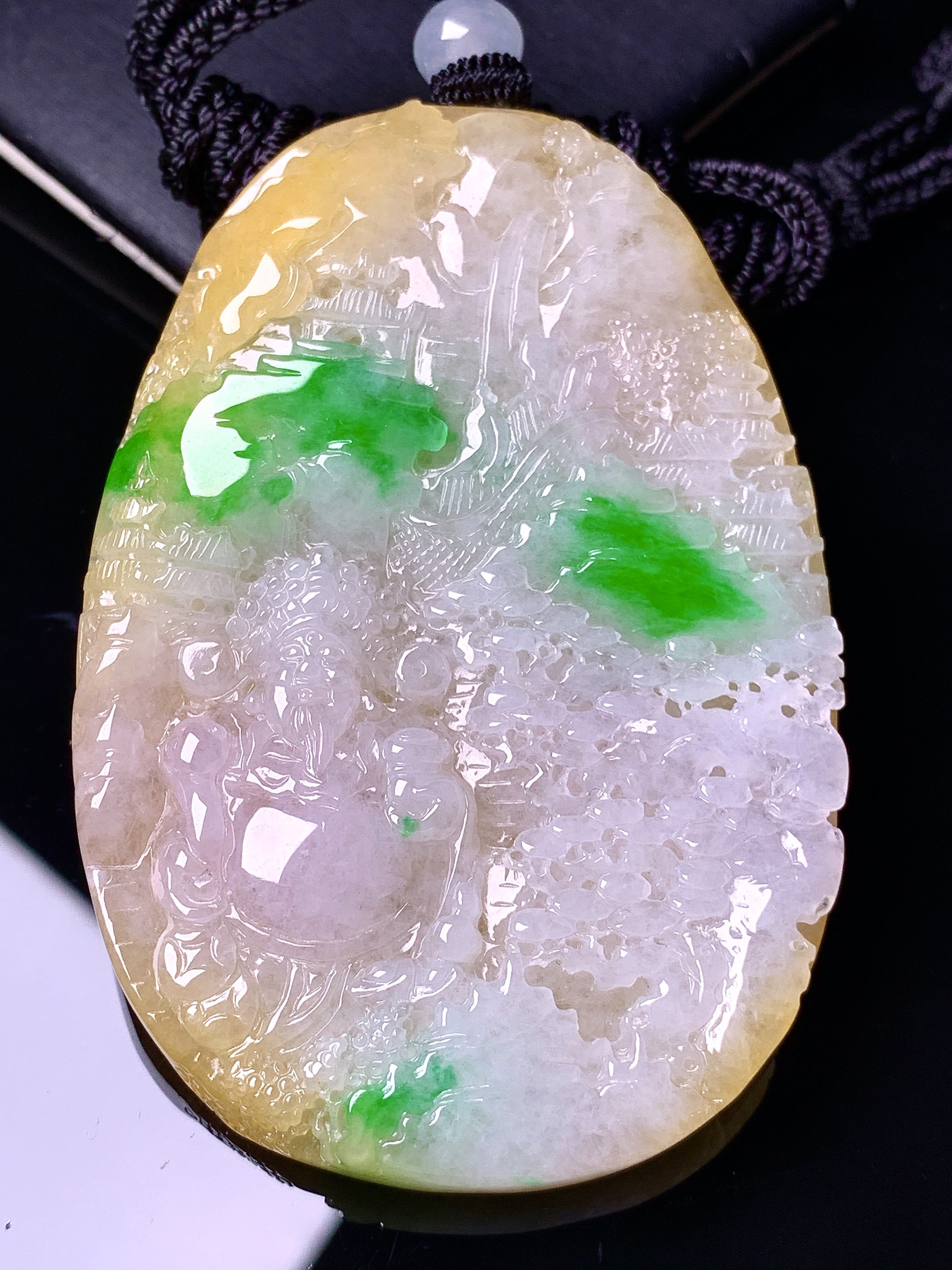 飘绿黄翡山水财神吊坠 玉质细腻 色泽艳丽清新 水润亮眼 整体尺寸73.3*51.8*11.5w1