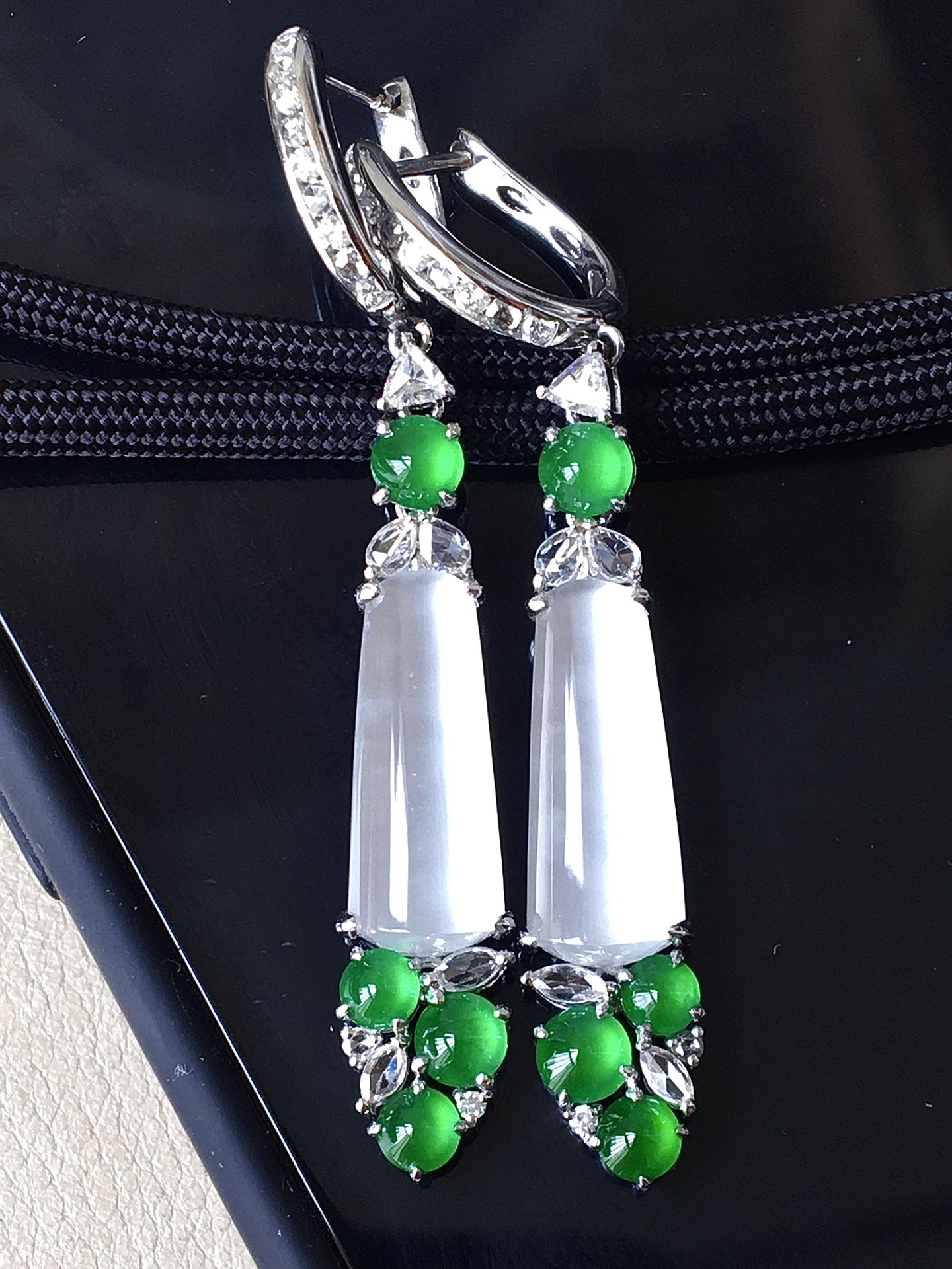 ️，缅料冰种无事牌耳坠，18k金镶嵌，饱满水润，无裂，裸石尺寸15.6/6.5/5，编号0426好