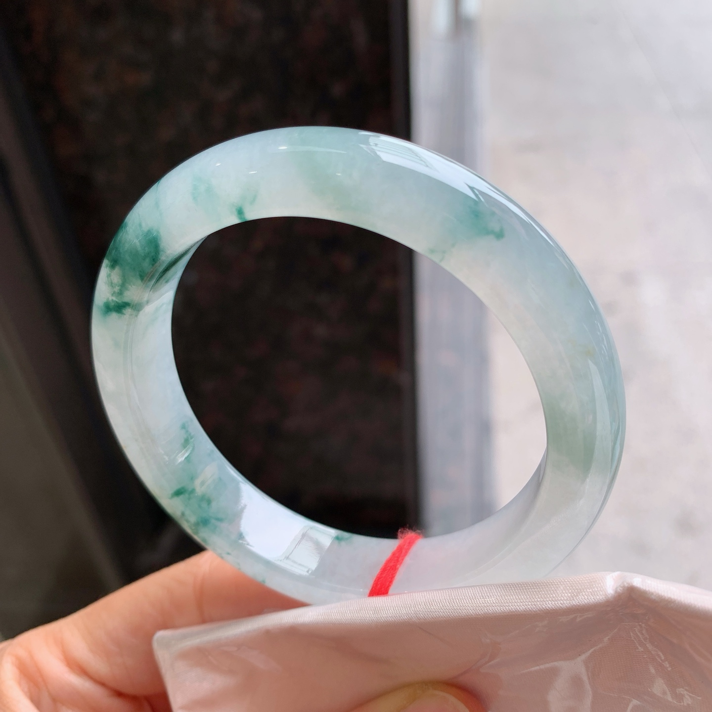 正圈冰种飘花，有纹，尺寸：58/12.6/8.9，冰润