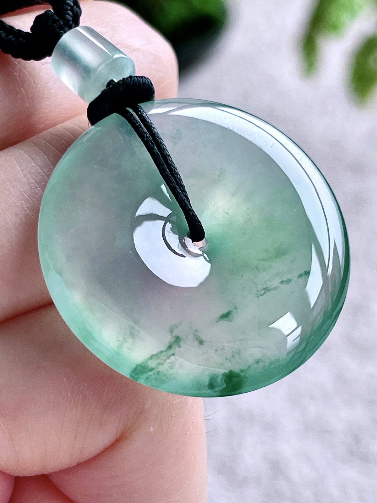 【裸石】高冰飘花平安扣吊坠
【说明】缅料 性价比高 冰润通透
【尺寸】30.3-5.8..