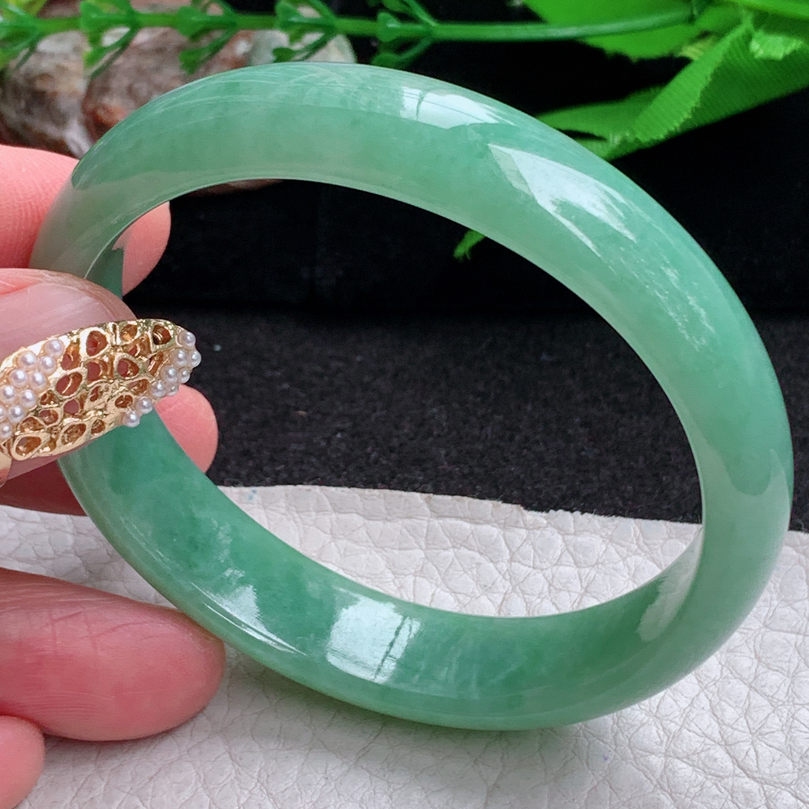 n实拍55.5*49*13.8*6.6贵妃镯 缅甸翡翠a货手镯满绿秀气蛋形玉镯子