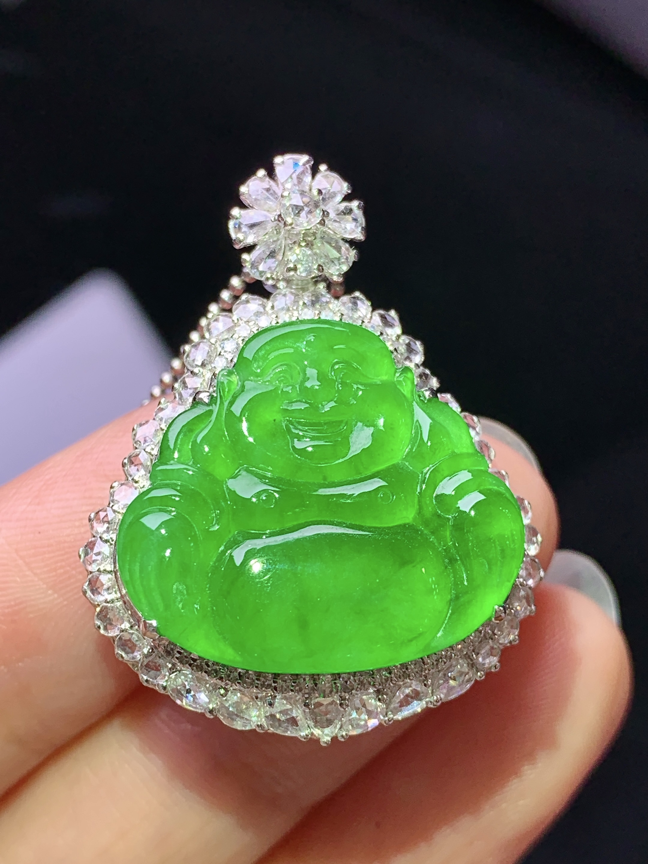 8k金钻镶嵌冰阳绿佛公吊坠 玉质细腻 色泽艳丽清新 水润亮眼 整体尺寸32.6*24.8*11.6h2