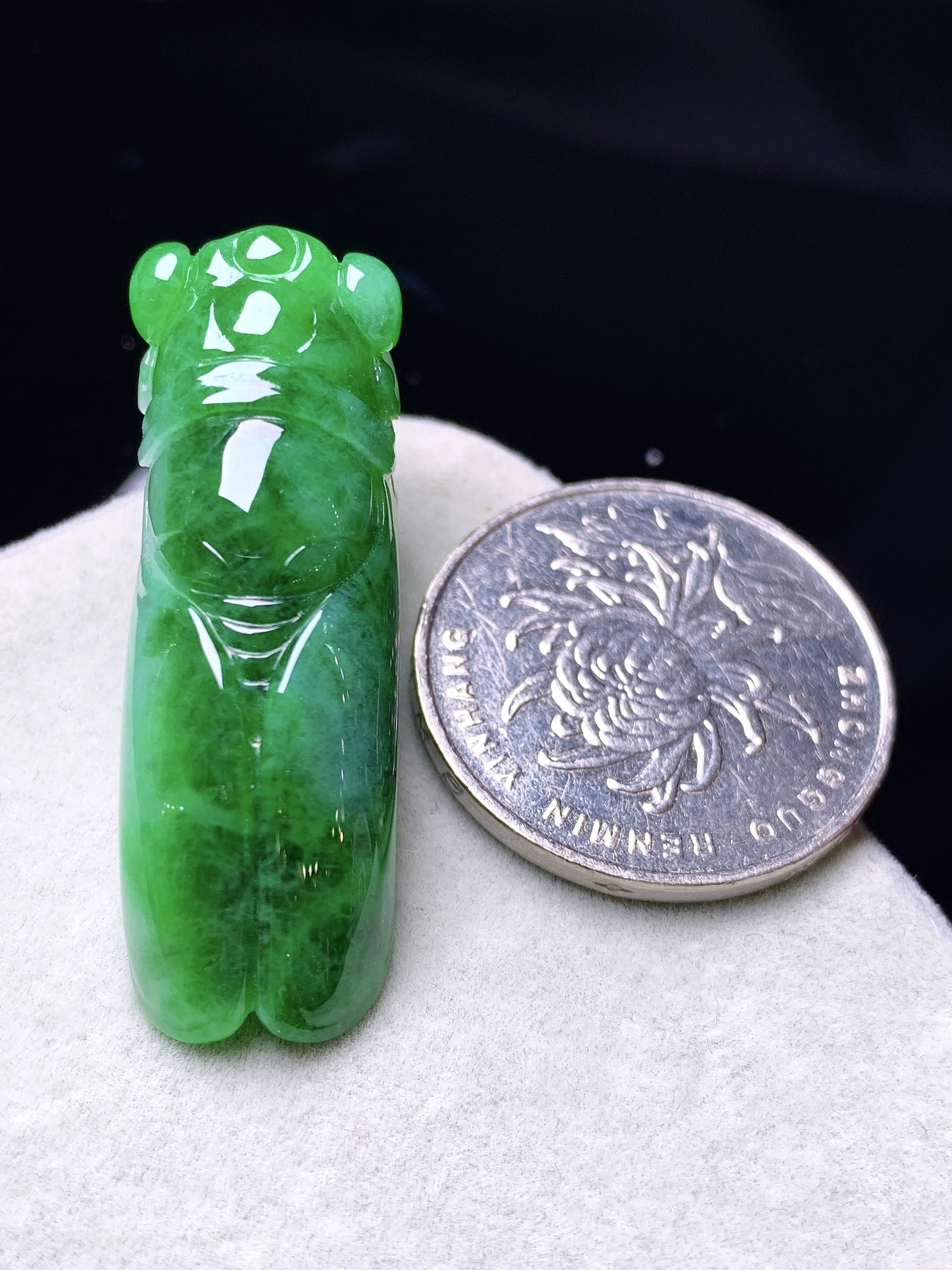 金蝉吊坠 玉质细腻 色泽艳丽清新 水润亮眼 整体尺寸43.5*17.2*17.3w1