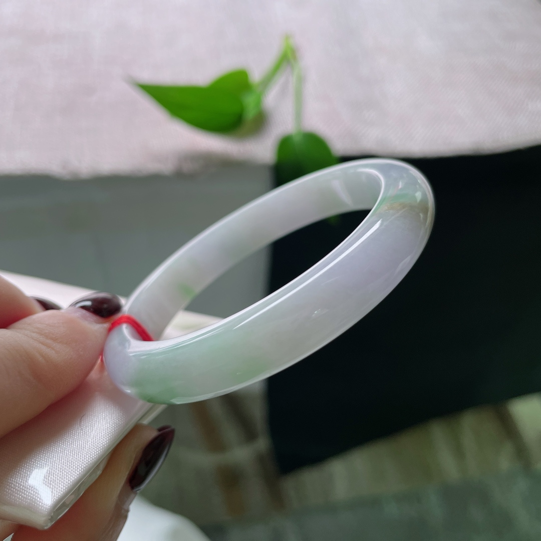 53/9.9/6.9，春带彩正圈，肉质细腻，条形秀气，佩戴轻盈无感，洒金，ss52020a