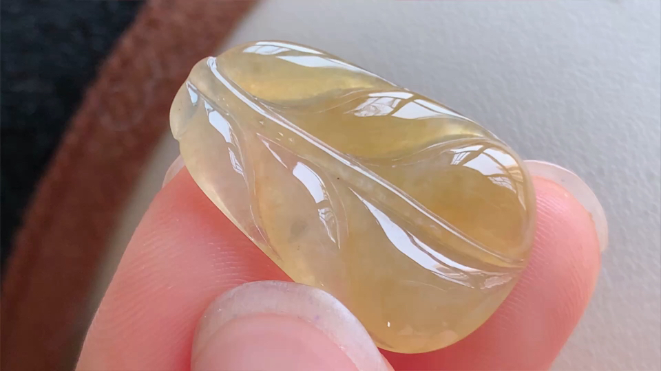 天然翡翠，树叶，冰种无裂，黄翡，尺寸25.8/17/2.5，al426