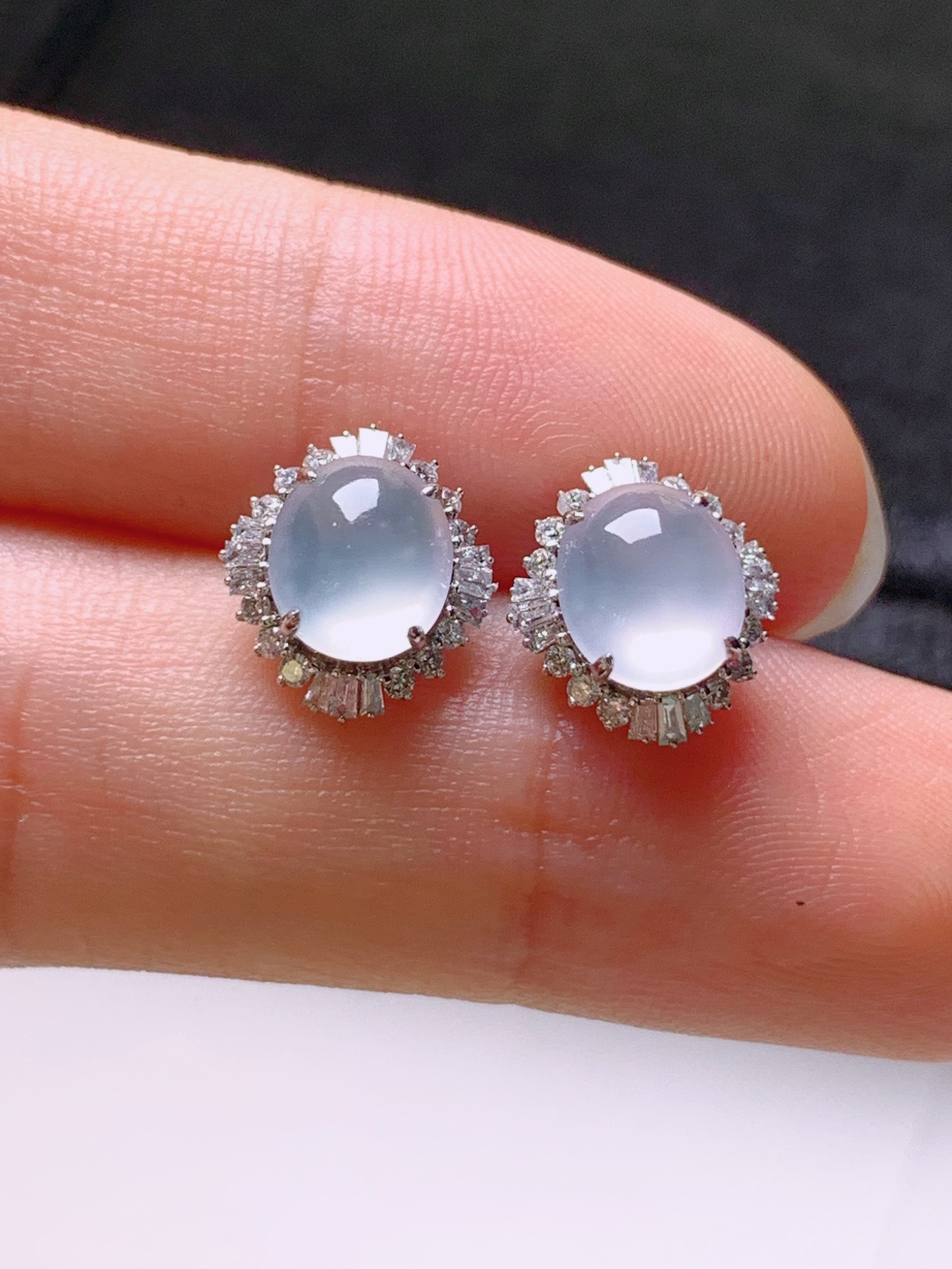 冰种旦面耳钉，无裂，冰透起光，裸石7.4/6.4/2.9