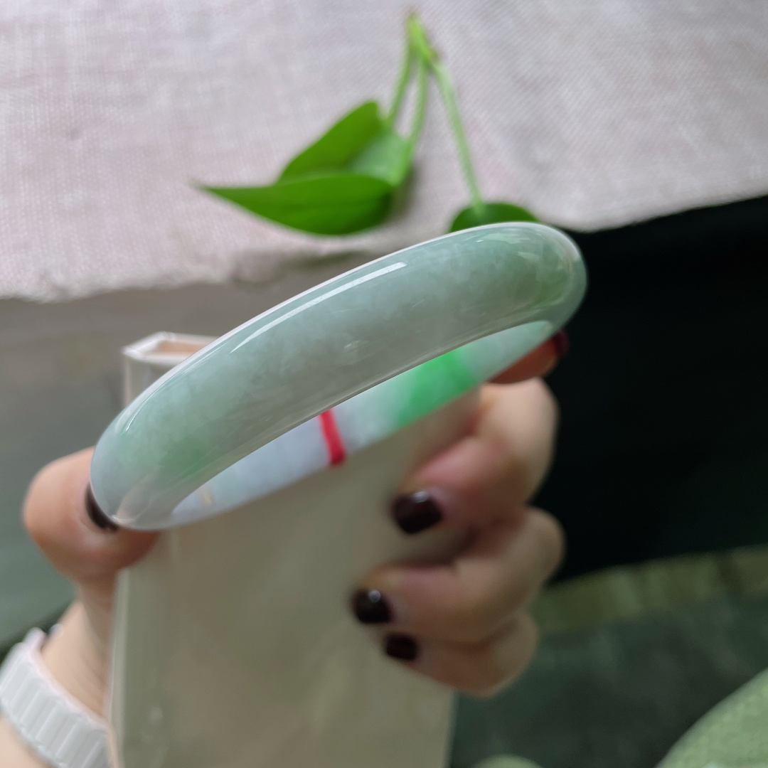 59.4/12.8/8.5飘绿正圈，水润，一抹翠色，婉间的温柔，皮纹，ss51282a