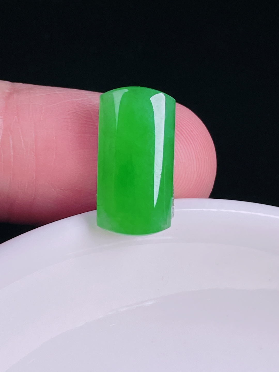 ️冰绿马鞍戒面，老种起光，细底通透，尺寸：17.6/8.9/3.8mm0427